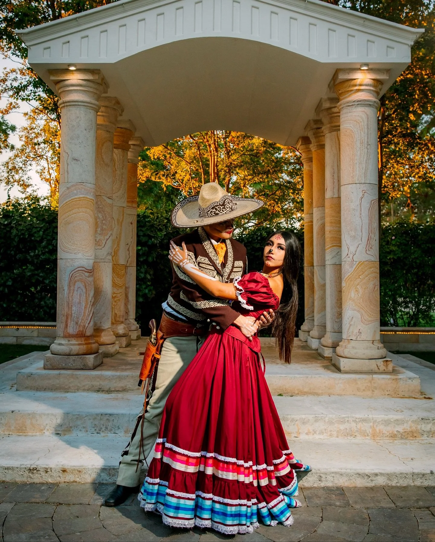 D&iacute;a de los Muertos, a blend of culture, beauty, and emotion, illuminated in elegance and love. 🕯️💀🖤

Thank you so much to @cariimendoza for coordinating this beautiful evening!

#diadelosmuertos