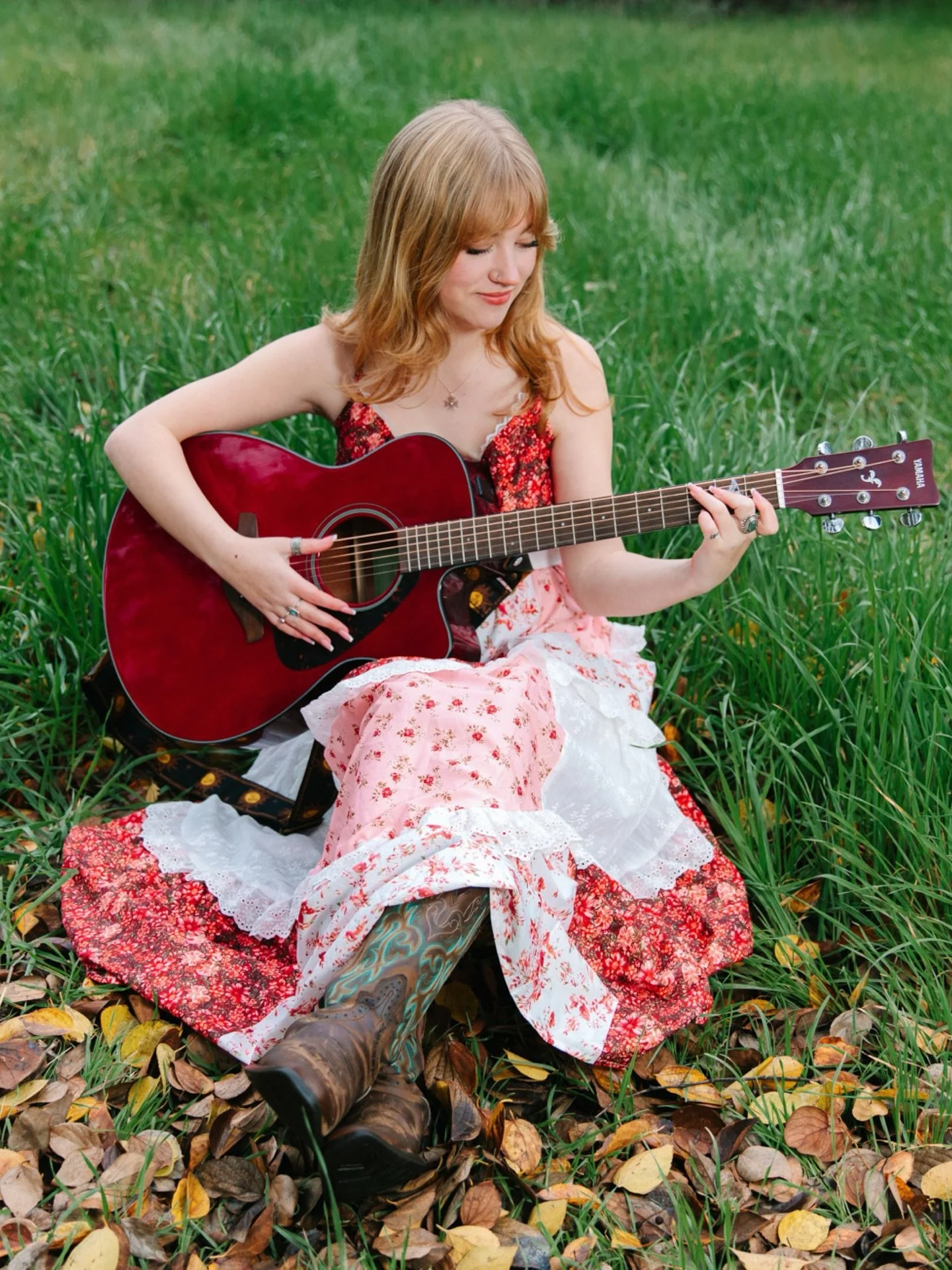 This is what senior year feels like&hellip;a little nostalgic, a little dreamy, and completely unforgettable 🎶✨&thinsp;
&thinsp;
Senior sessions should feel like 𝘺𝘰𝘶. Your story, your style, 𝘺𝘰𝘶𝘳 𝘮𝘰𝘮𝘦𝘯𝘵 📸&thinsp;
&thinsp;
𝐈𝐧𝐪𝐮𝐢𝐫?