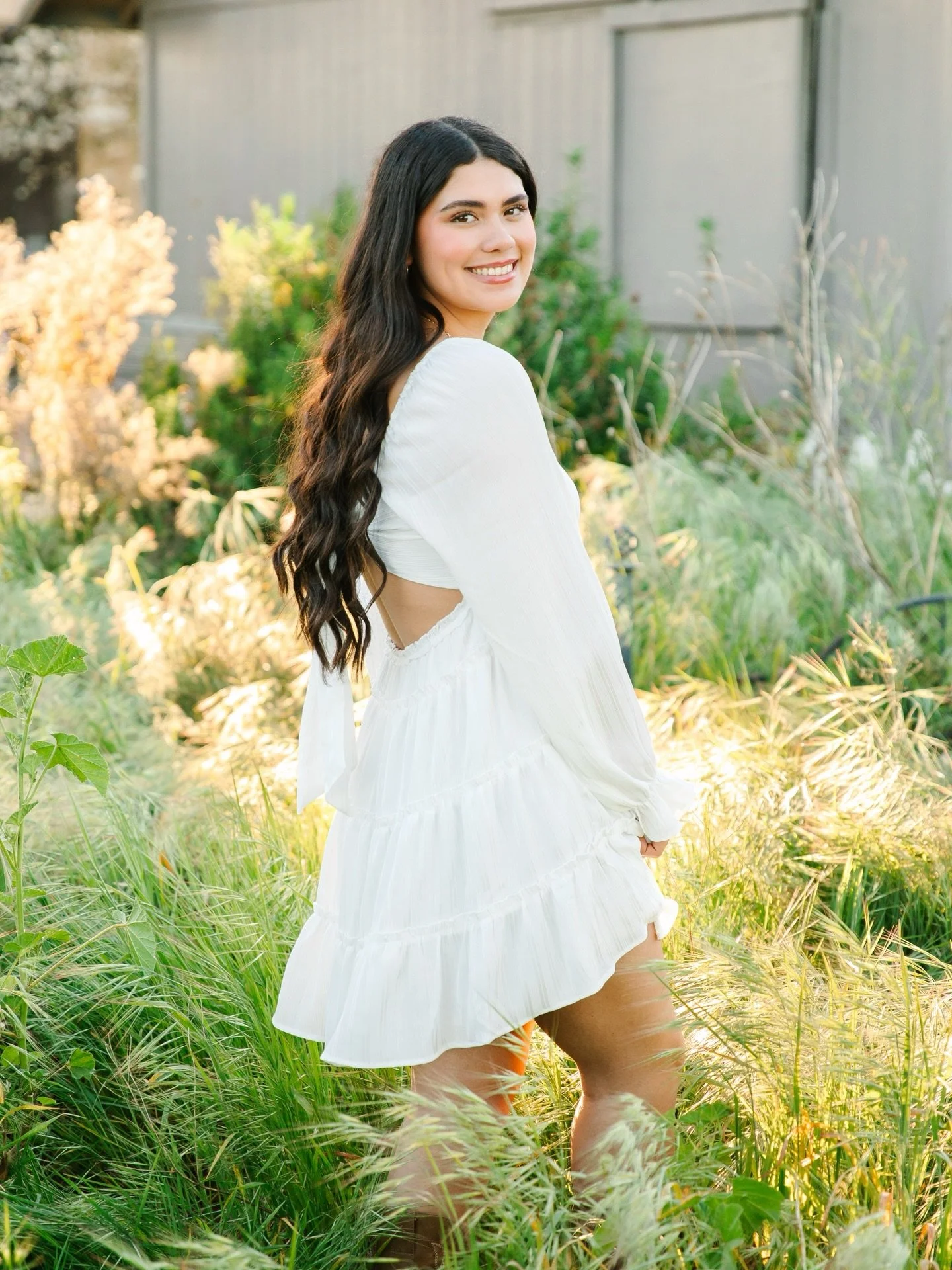 Senior sessions are all about celebrating who they are in this moment. It&rsquo;s a pause in time to remember who they&rsquo;ve become over the years, the memories they&rsquo;ve made, and everything waiting ahead 🎓🤍 It was such a pleasure capturing