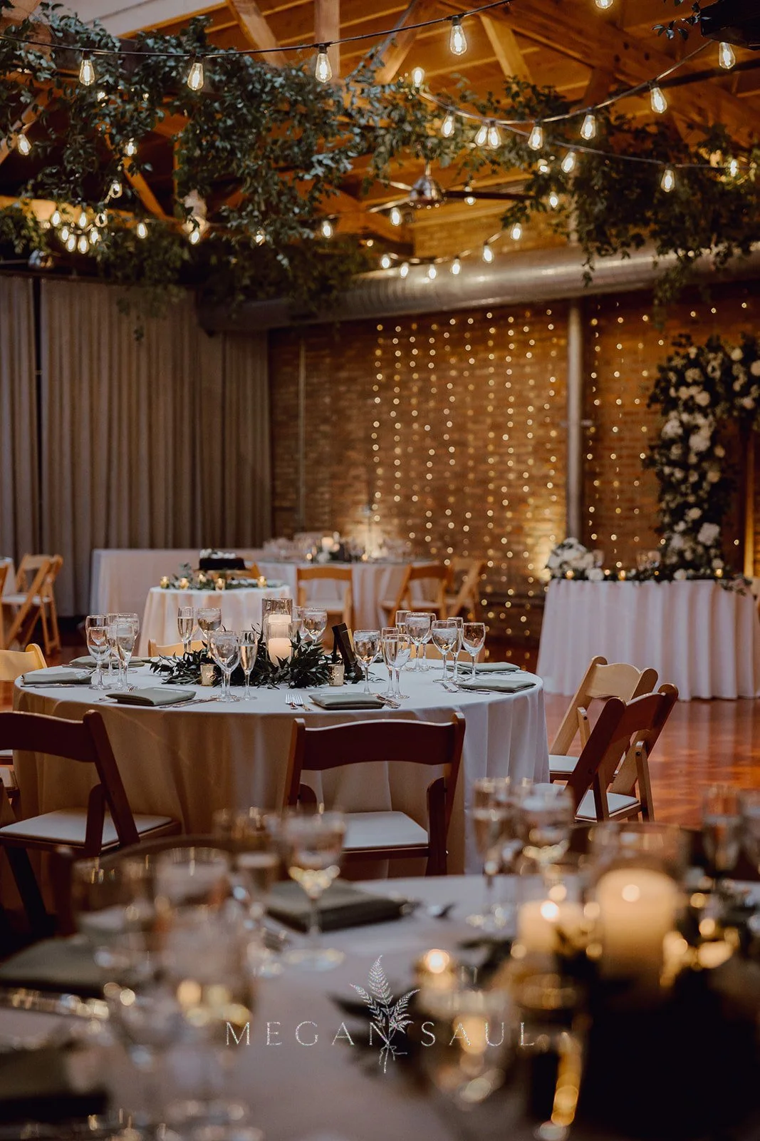 CHICAGO-WEDDING-PHOTOGRAPHY-BY-ARTISTS-AND-STORIES-BY-MEGAN-SAUL-RECEPTION-DECOR (26 of 28)_websize.jpg