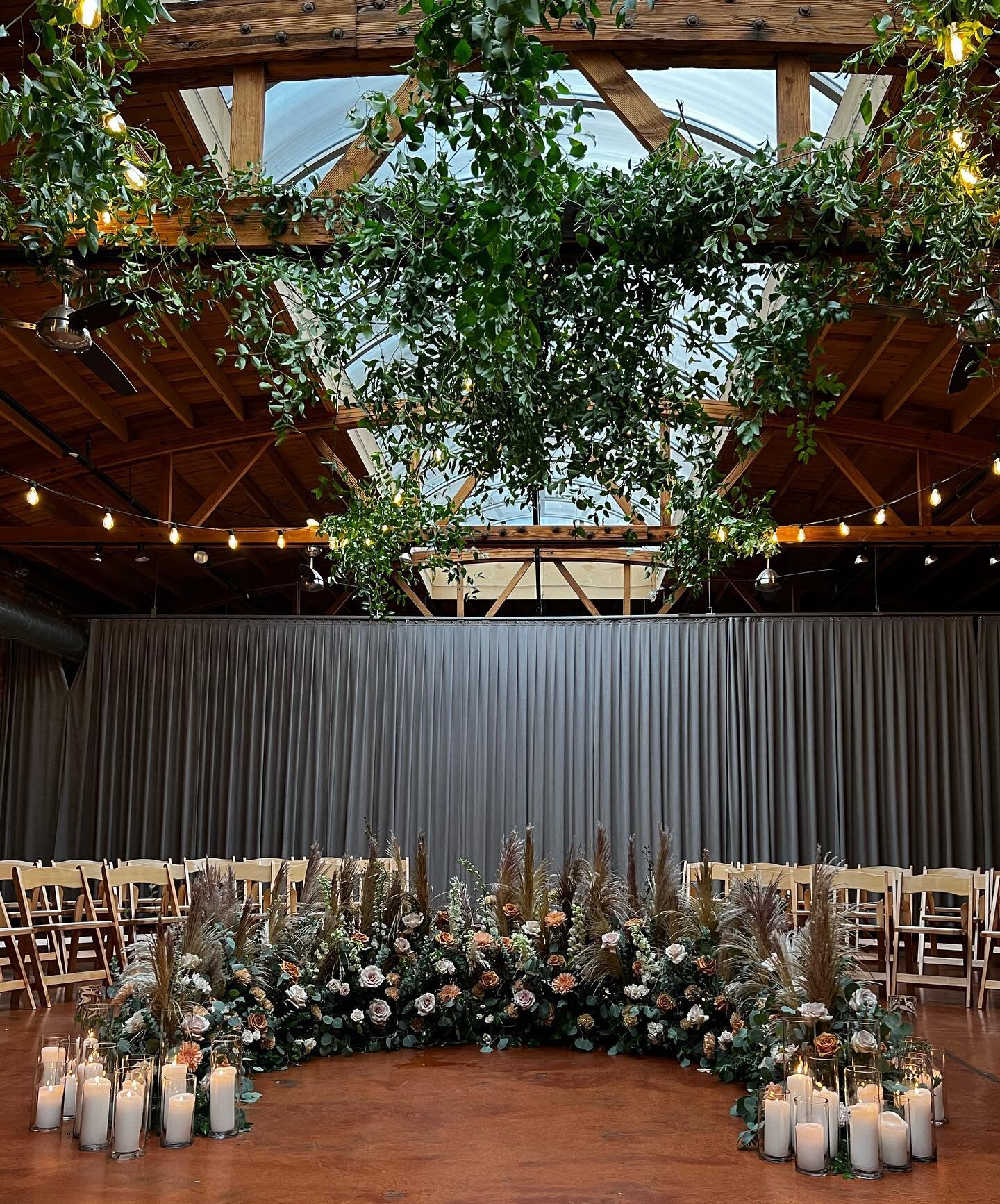 Just.. wow.

#circleceremony  #greenerywedding #westloopweddingvenue #chicagobrides