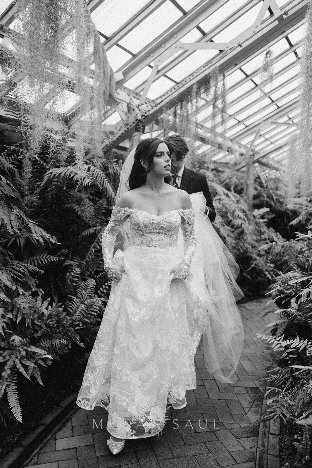 CHICAGO-WEDDING-PHOTOGRAPHY-BY-ARTISTS-AND-STORIES-BY-MEGAN-SAUL-PORTRAITS (99 of 302)_websize.jpg