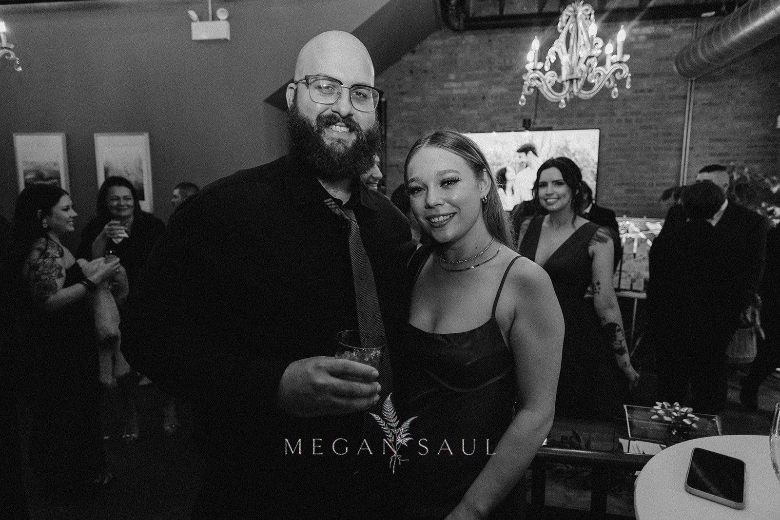CHICAGO-WEDDING-PHOTOGRAPHY-BY-ARTISTS-AND-STORIES-BY-MEGAN-SAUL-COCKTAIL (15 of 80)_websize.jpg