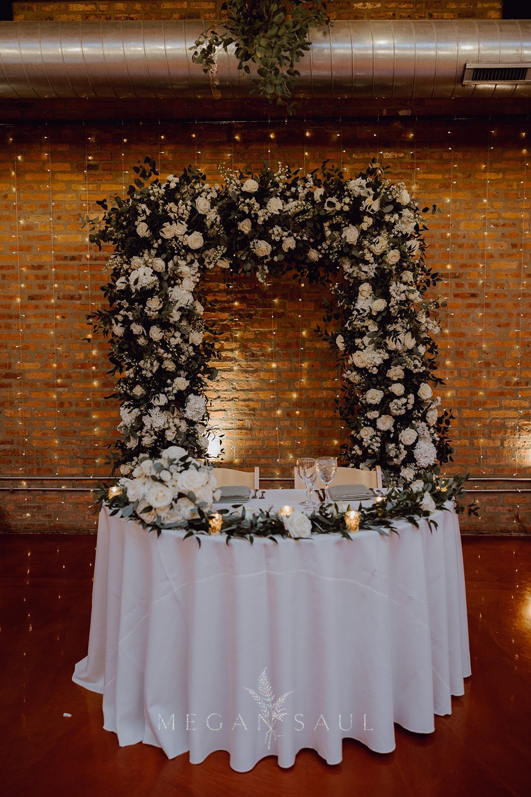 CHICAGO-WEDDING-PHOTOGRAPHY-BY-ARTISTS-AND-STORIES-BY-MEGAN-SAUL-RECEPTION-DECOR (3 of 28)_websize.jpg