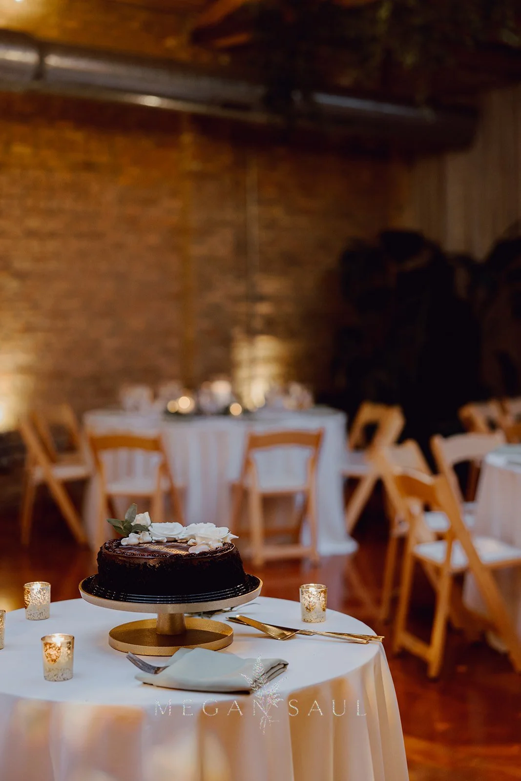 CHICAGO-WEDDING-PHOTOGRAPHY-BY-ARTISTS-AND-STORIES-BY-MEGAN-SAUL-RECEPTION-DECOR (4 of 28)_websize.jpg