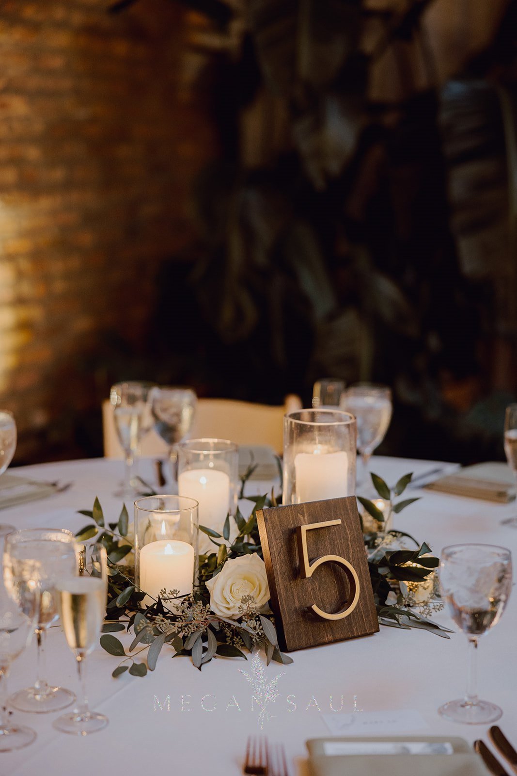 CHICAGO-WEDDING-PHOTOGRAPHY-BY-ARTISTS-AND-STORIES-BY-MEGAN-SAUL-RECEPTION-DECOR (17 of 28)_websize.jpg