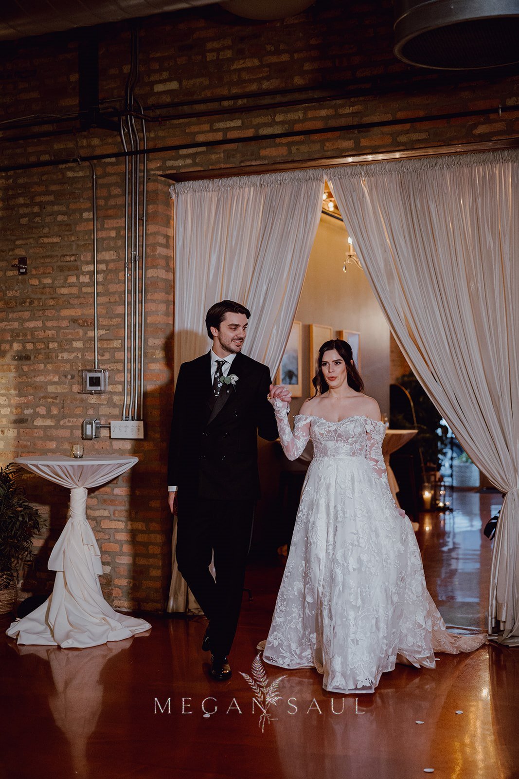 CHICAGO-WEDDING-PHOTOGRAPHY-BY-ARTISTS-AND-STORIES-BY-MEGAN-SAUL-RECEPTION (4 of 211)_websize.jpg