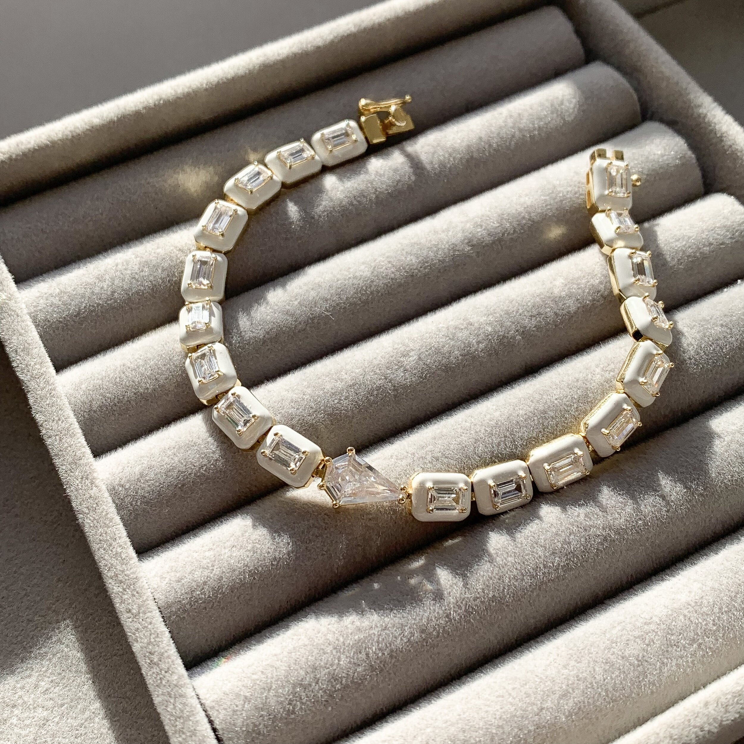 6F286651-B084-4D45-8805-BB50229F800D