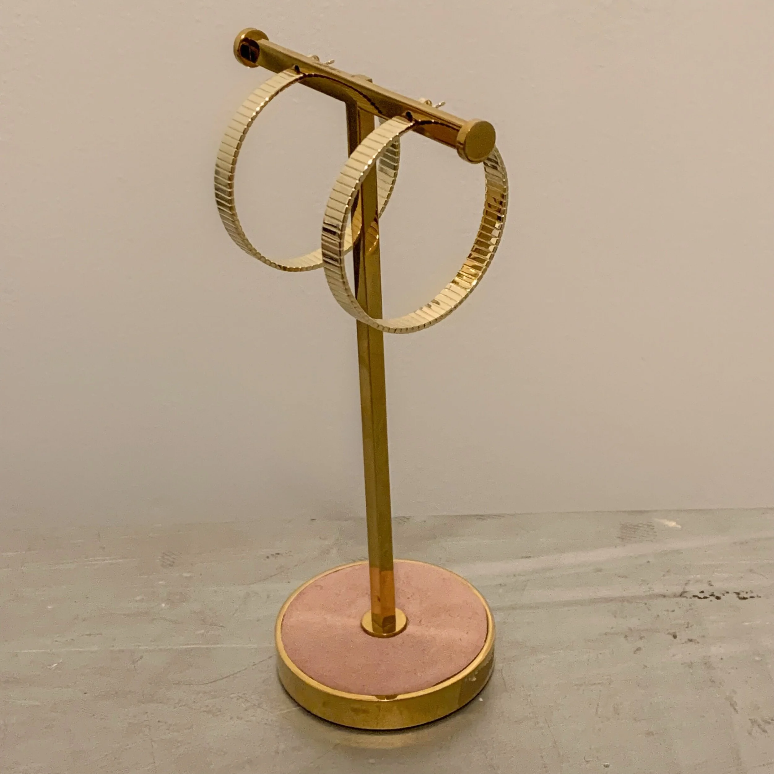 BE6F36D5-05A1-4D4F-BEDB-965D69D46E42