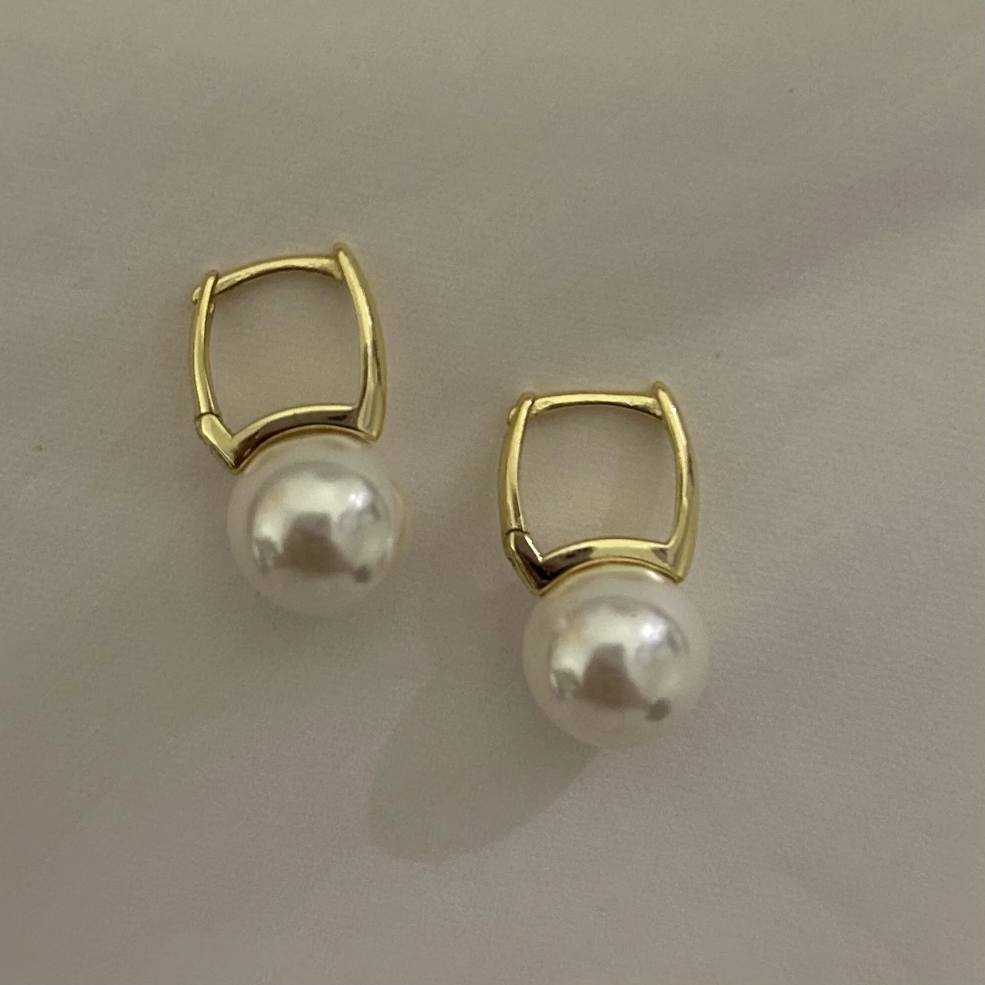 B9AB5D57-3192-42E6-8EFC-1EF2E734694E