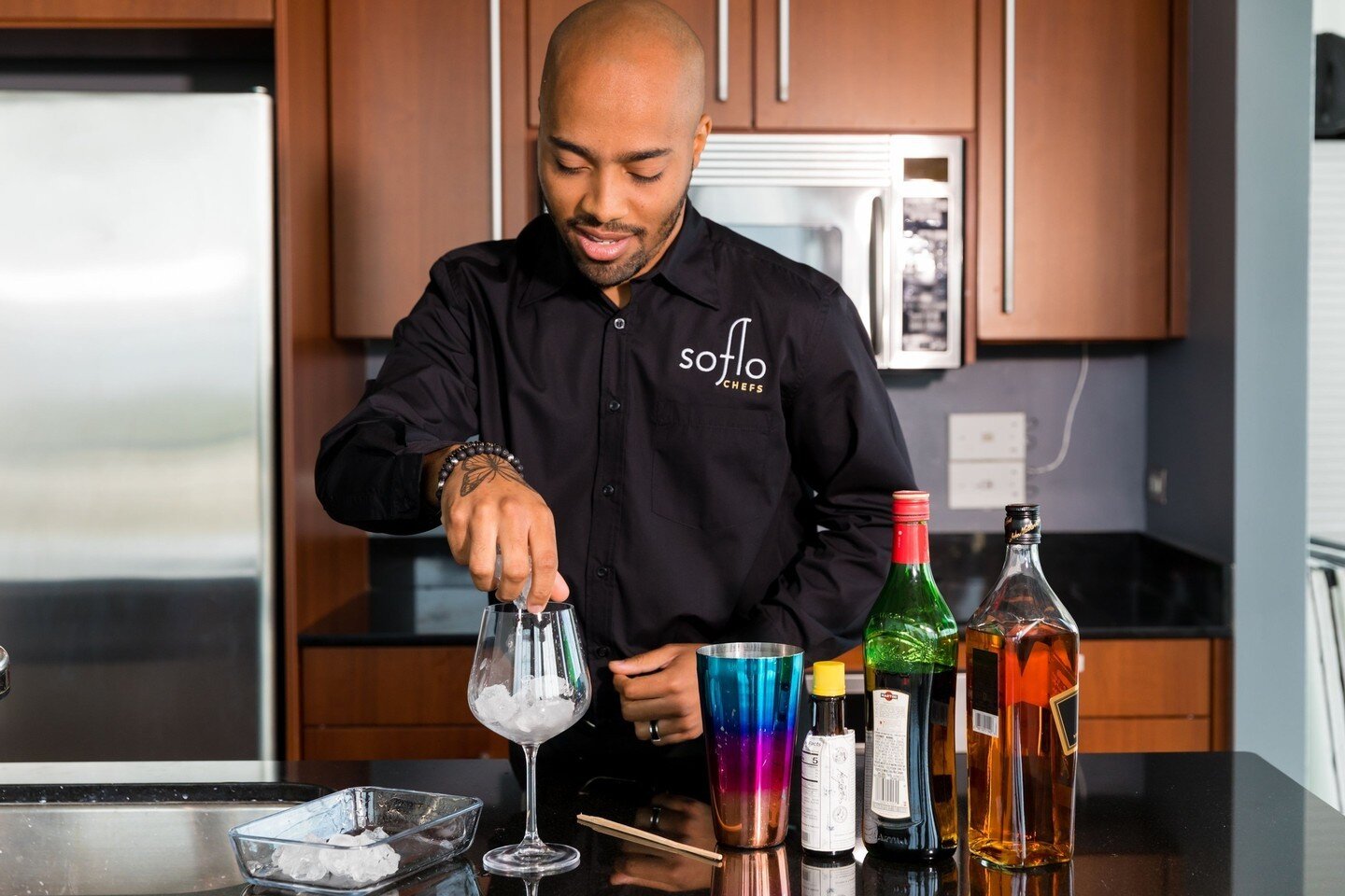 Eddie is in the kitchen whipping up some fantastic drinks for National Bartender Day! What's your favorite cocktail?⁠
.⁠
.⁠
.⁠
.⁠
.⁠
.⁠
#nationalbartenderday #bartender #cocktails #mixologist #bestfood #allthefood #fivecoursemeal #coursedmeal #foodsp