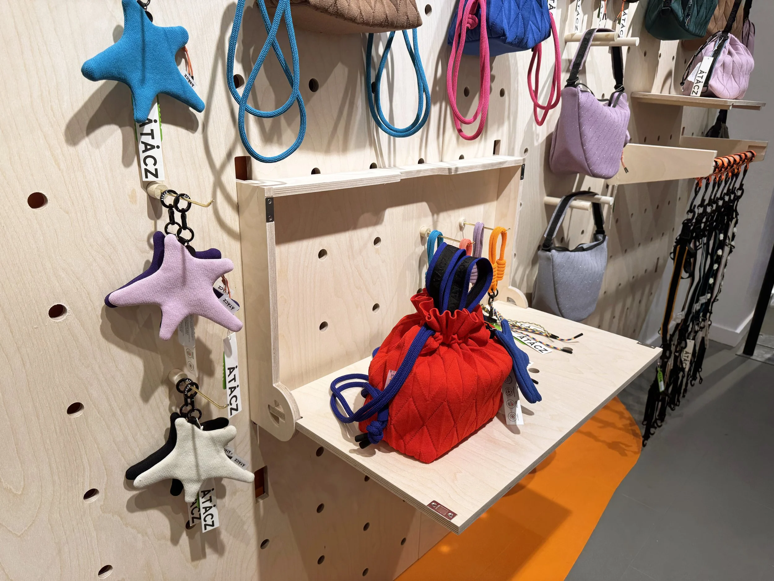 retail display manufacturer canada klo lab