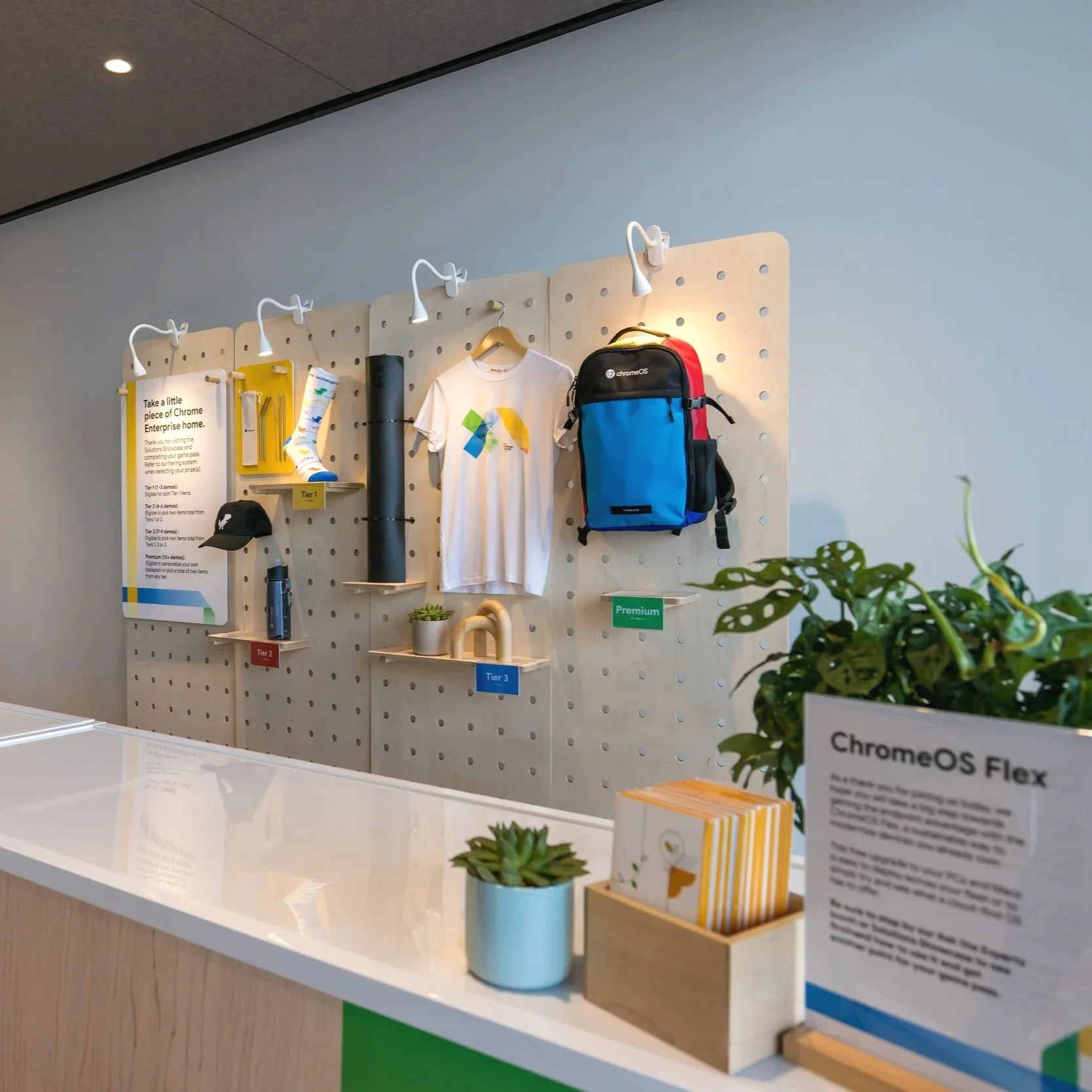 custom+store+fixtures+made+in+Canada.jpg