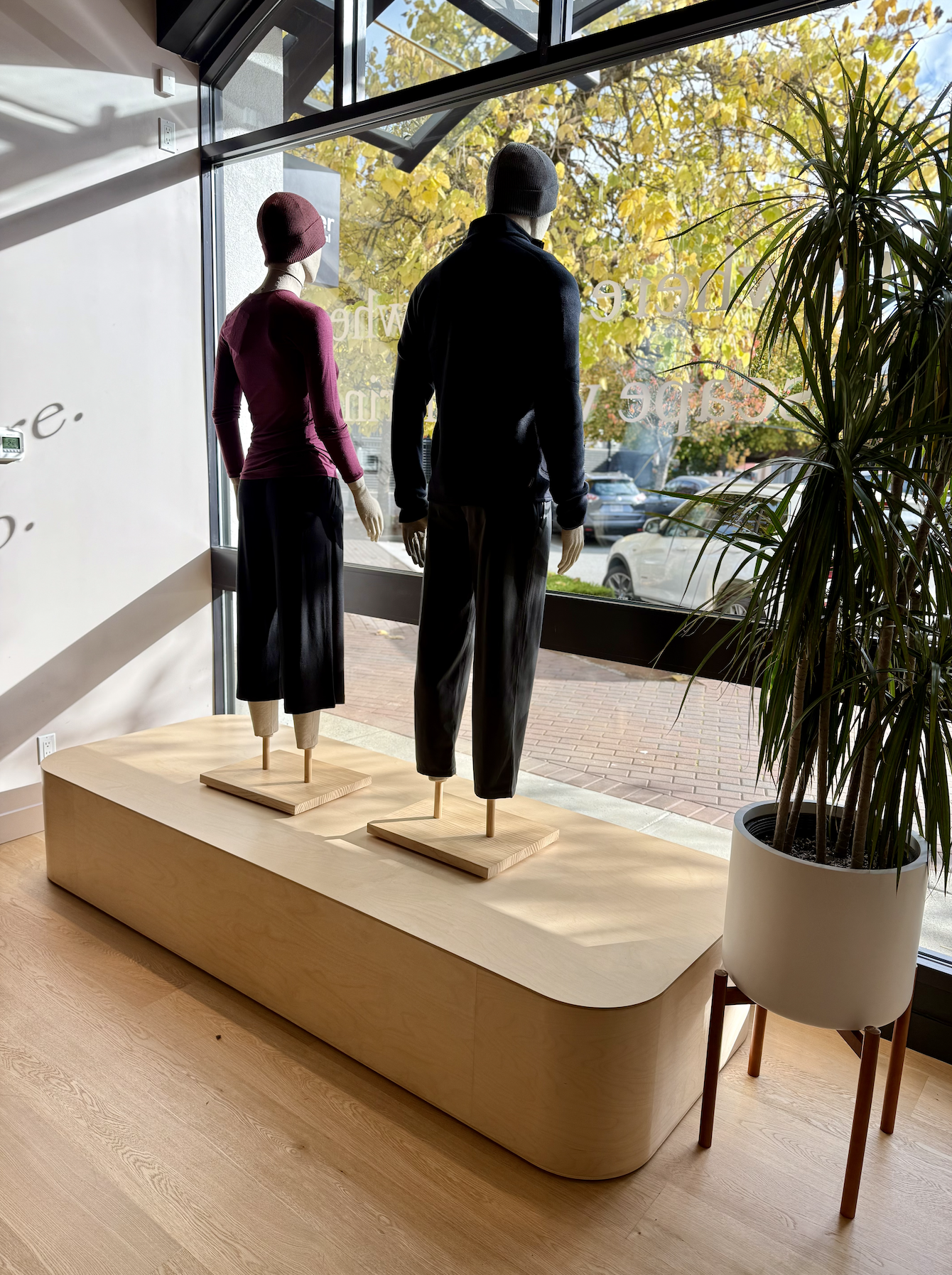 icebreaker-custom-curved-retail-display-platform.png