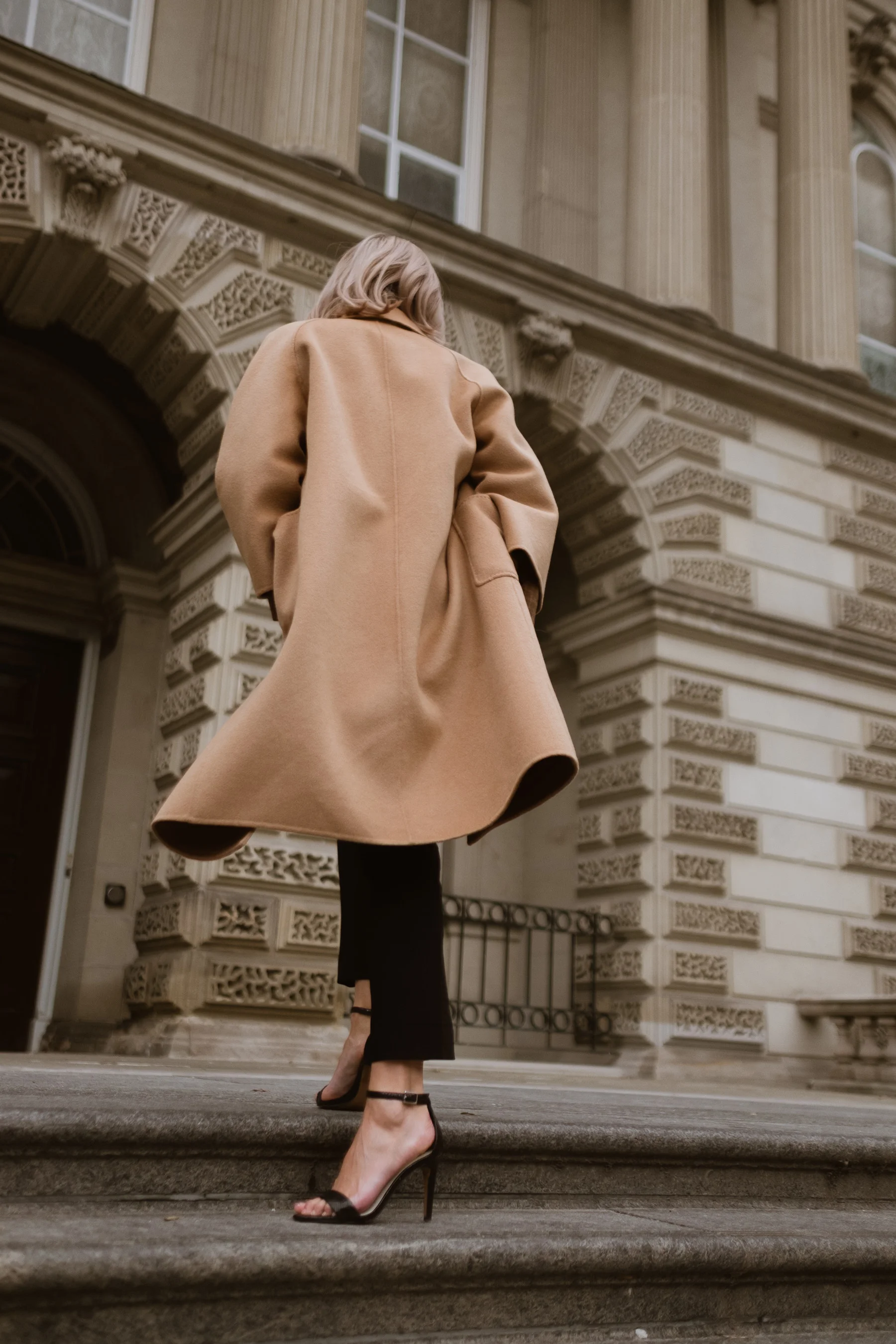 camel-cashmere-coat-thecurated.jpg