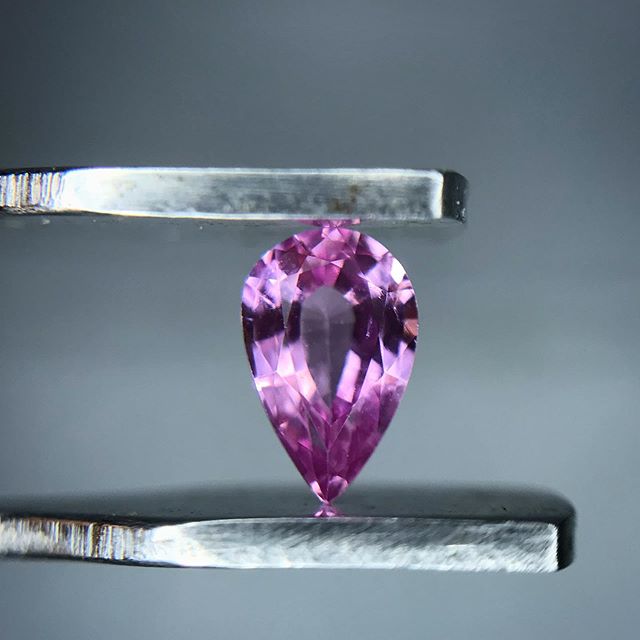 Gorgeous pink sapphire. Ideal for a pendant.