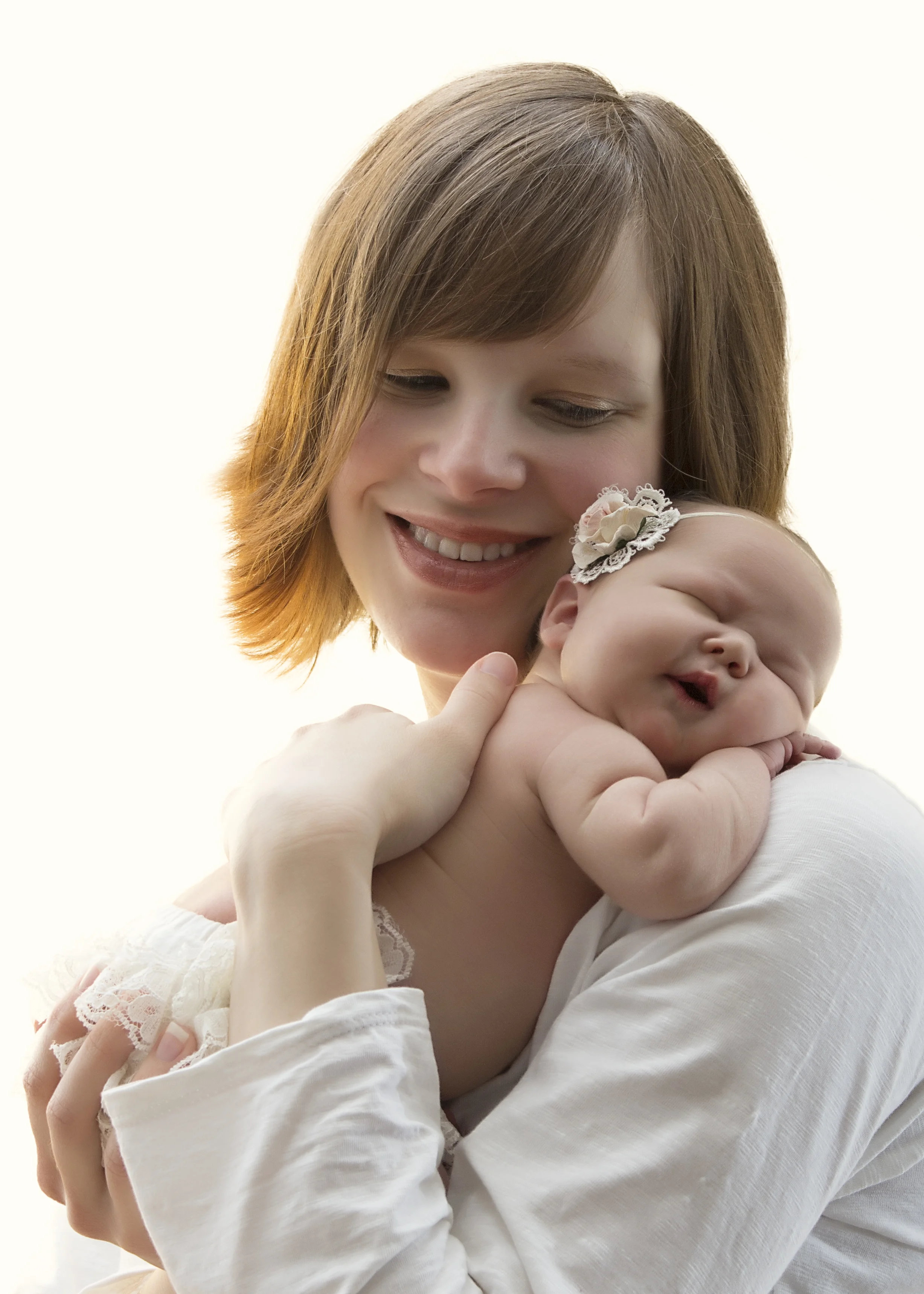 Newborn $230 2-4 hours of capture time 10-15 high resolution images Full retouch service included Beautiful online gallery Order professional prints and wall art directly from your gallery