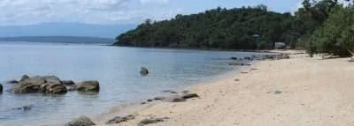 White Sand Beach, Pili