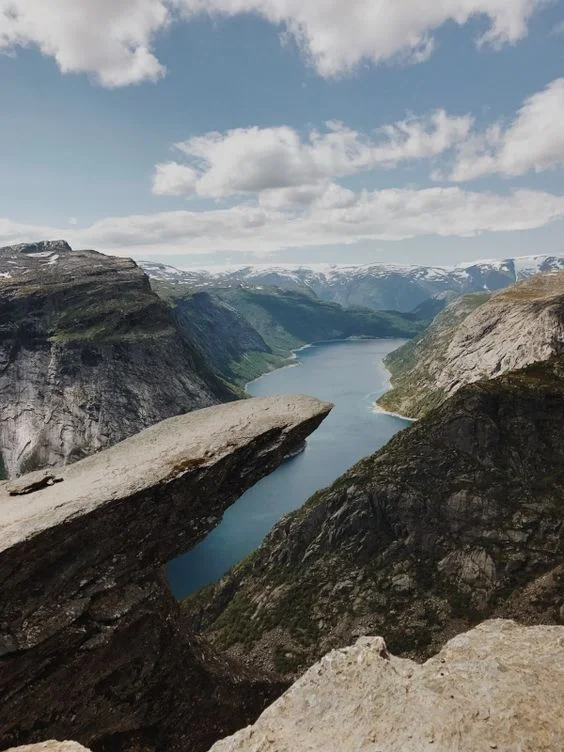 Trolltunga.jpg