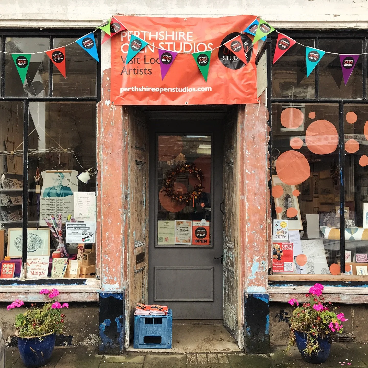 The forecast for the next few day might be a bit dreich, but you’ll be sure of a warm welcome for the final 3 days of @perthshireopenstudios 
The shop is bedecked in orange, festooned in bunting and open as usual, 10am-4pm with the bonus of Sun