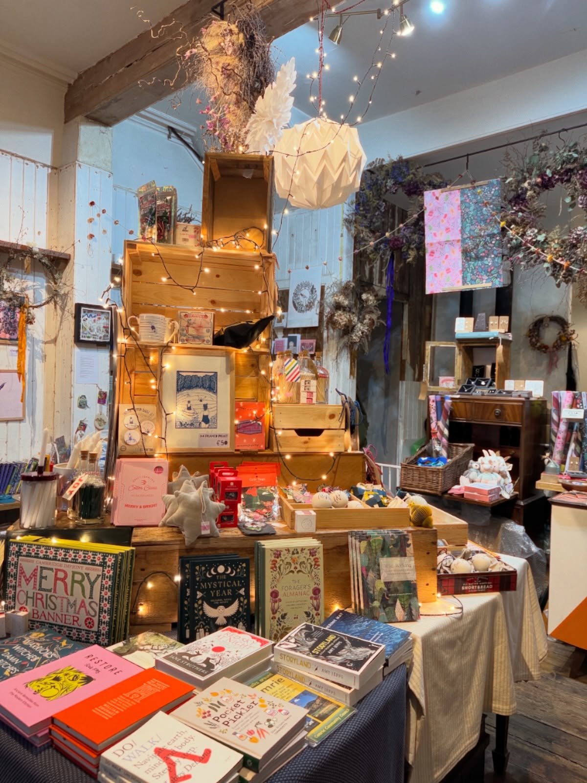 Thank goodness for fairy lights and their ability to make dark midwinters days feel a bit cheerier.

There were wee bits of blue sky peeking through the clouds earlier this morning, but they seem to have disappeared and the drizzle has returned! 🫣
R