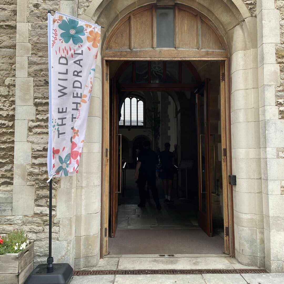 Looking for things to do with the family on a rainy day in Portsmouth? 🌧 The Wild Cathedral is open today with free entry, come and explore the Cathedral where you&rsquo;ll find flowers and Flor a around each corner. 

Learn more from the link in th