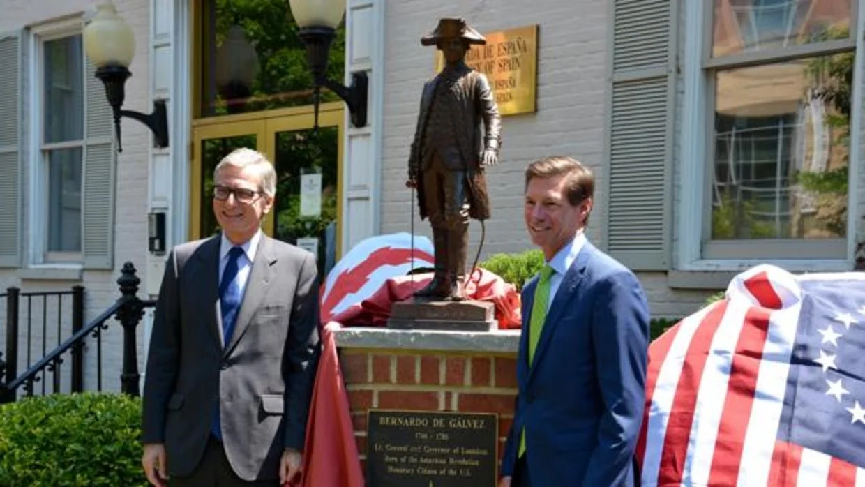 estatua-bernardo-galvez-washington-U30920346632E4H--1240x698@abc.jpg