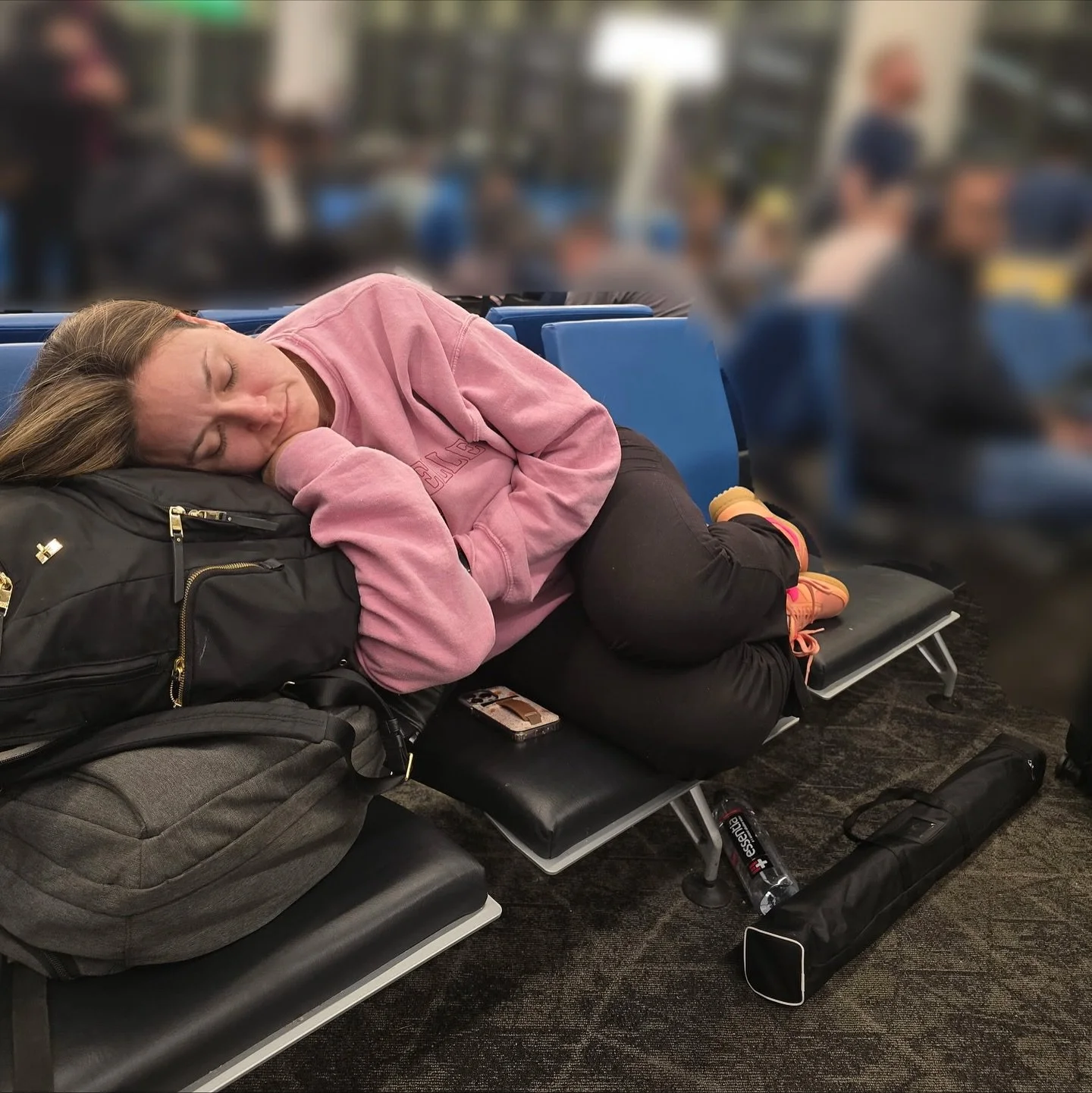 After spending the night at LaGuardia airport (ID1), Miguel and I FINALLY made it to Chicago, I did my makeup in the taxi (ID2) and we rolled into the @wgnmorningnews to chat with @wgndean with two minutes to spare&hellip; hence the sweatshirt (ID3).