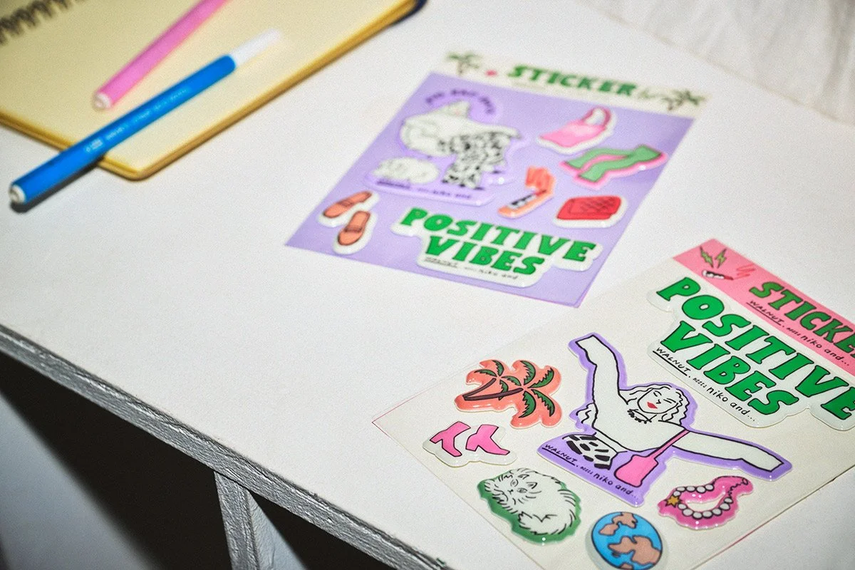 Walnut worked on series of illustration for Niko and... to create a capsule collection. There are tons of daily goods including, bag, purse, watch, series of garments ect... WalnutがNiko and...のとカプセルコレクションを製作しました。バッグ、お財布、時計、洋服など数々の商品が発売されます。