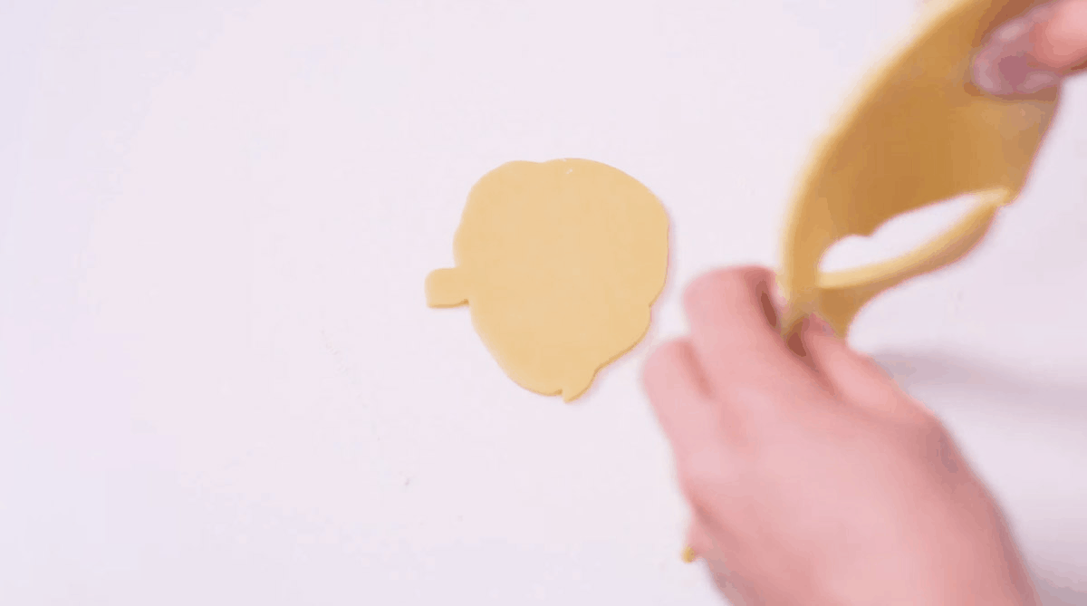 how to make a Kim Kardashian Kimoji Cookie by COOKIE BOY