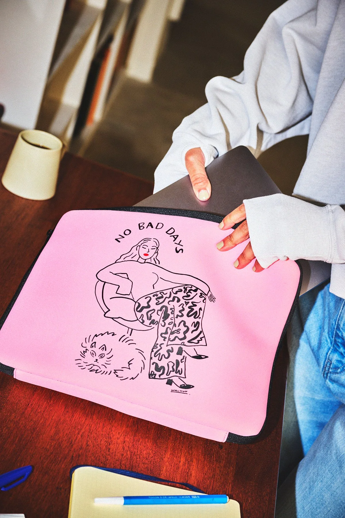 Walnut worked on series of illustration for Niko and... to create a capsule collection. There are tons of daily goods including, bag, purse, watch, series of garments ect... WalnutがNiko and...のとカプセルコレクションを製作しました。バッグ、お財布、時計、洋服など数々の商品が発売されます。