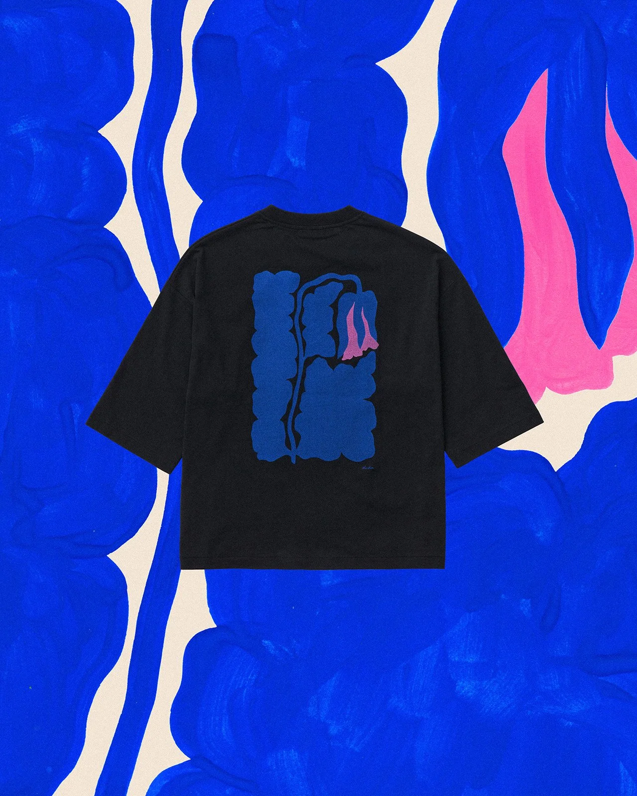 BORDERシリーズは、日常にあるさまざまな境界線を映し出すものをアーティストに聞く、neutralworksとアーティストによる コラボレーションプロジェクトです。オーストラリアのポート・マッコリーという小さな海辺の街を拠点に活動するLiv Lee (リブ・リー)によるグラフィックプリントTシャツが発売開始しました!