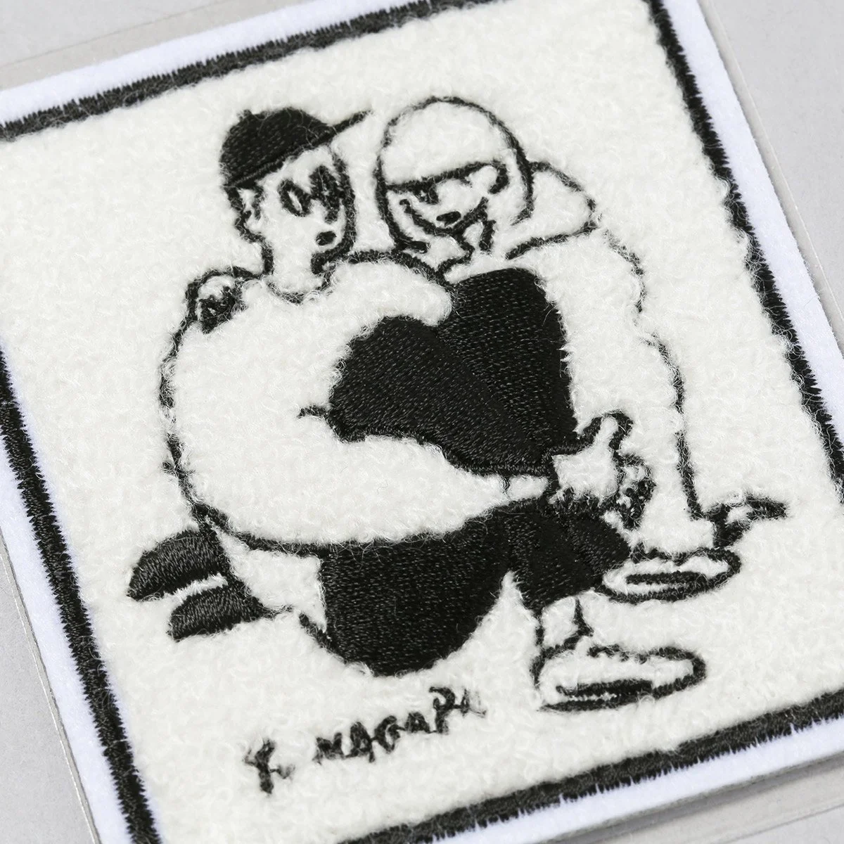 We worked on a series of embroidery pacth with Tokyo based popular illustrator Yu Nagaba. This time we used Sagara(Chenille) embroidery to create to create a nice feel when you touch. 東京を拠点に活躍する人気イラストレーターYu Nagabaとコラボレーションにて3種類の刺繍パッチステッカーを制作しました。今回、刺