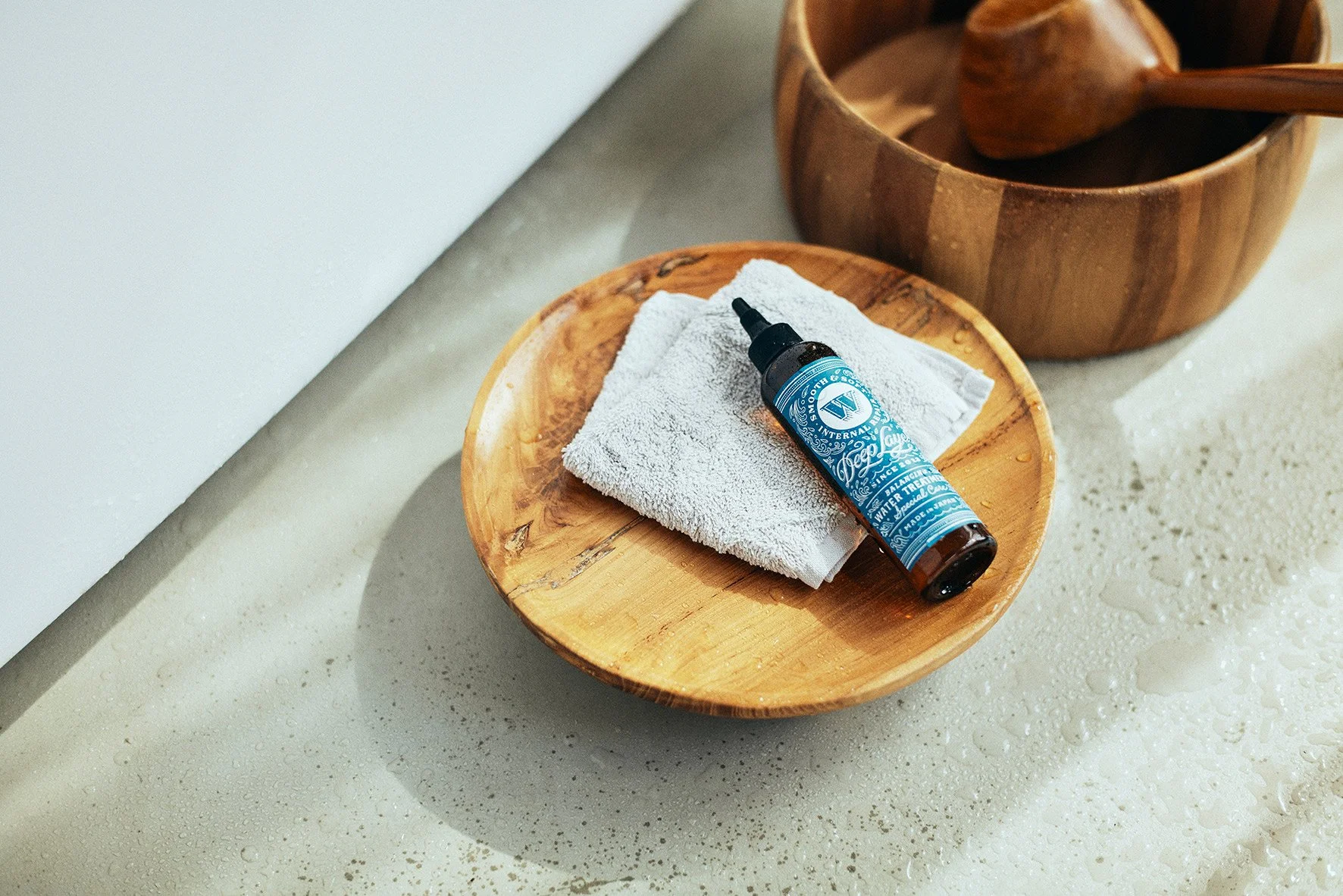 ダナ・タナマチがアートワークを担当したDeep Layerの新商品のプロモーション素材の制作をお手伝いしました。