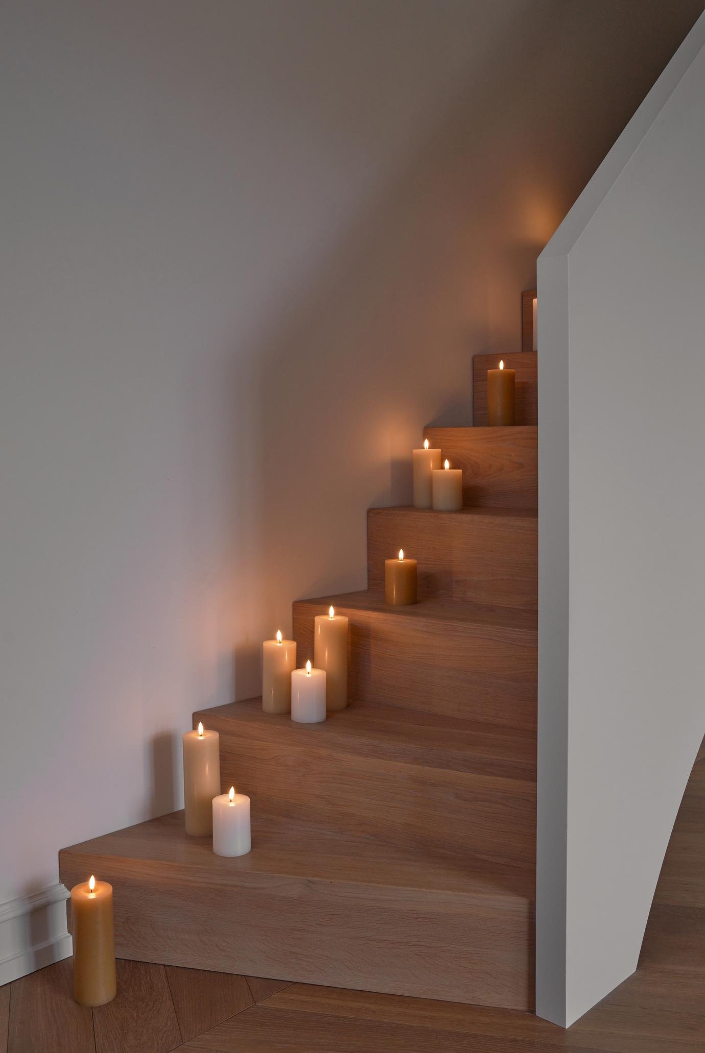 estererik_SS25_LEDpillar27-14-10 copy.jpg