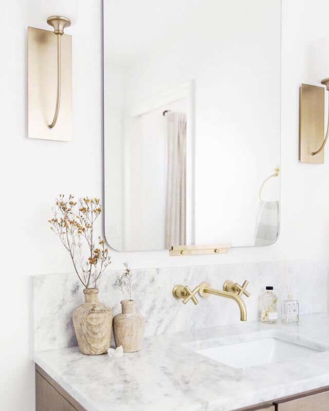 Powder room perfection. 🤍 (Pic shot for my friends at @cicada_co)