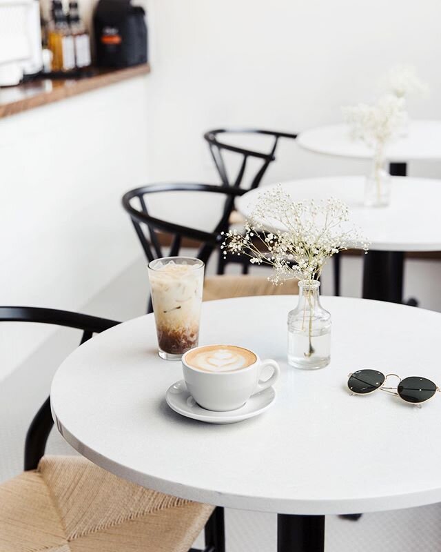 A scene from last spring, when I drug @qqquinc to every cute cafe in Dallas and forced her to order her first iced latte. (And I wonder why they call me the &ldquo;bossy sister.&rdquo;) ✨