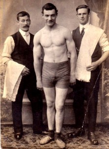 Boxing photo of Tom Penton. The identities of the two 'seconds' are not known. 