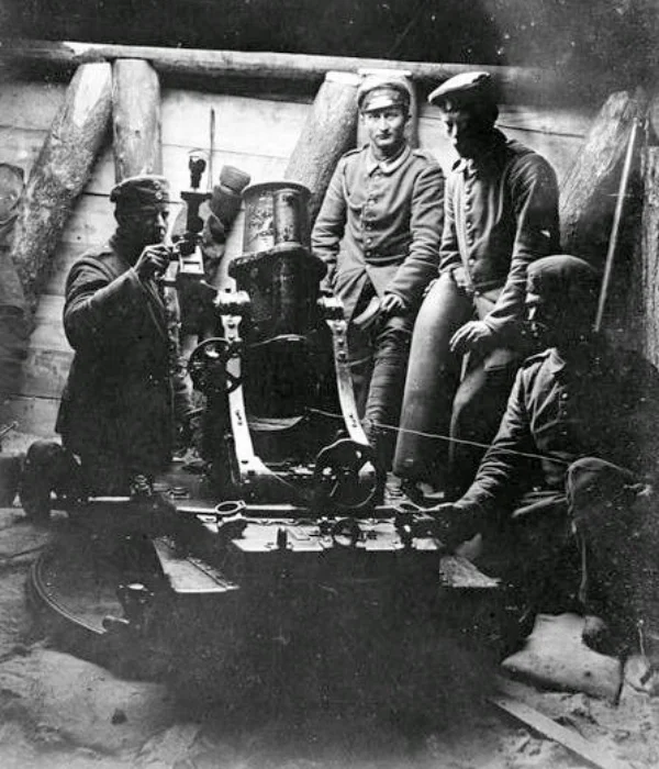 Photograph of a German minenwerfer in its emplacement in a front line trench