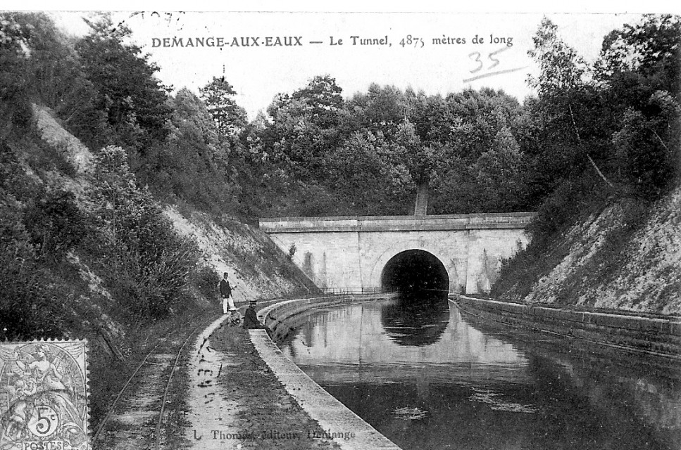 Postcard showing the St. Quentin Canal (Bellenglise Tunnel) before the First World War.