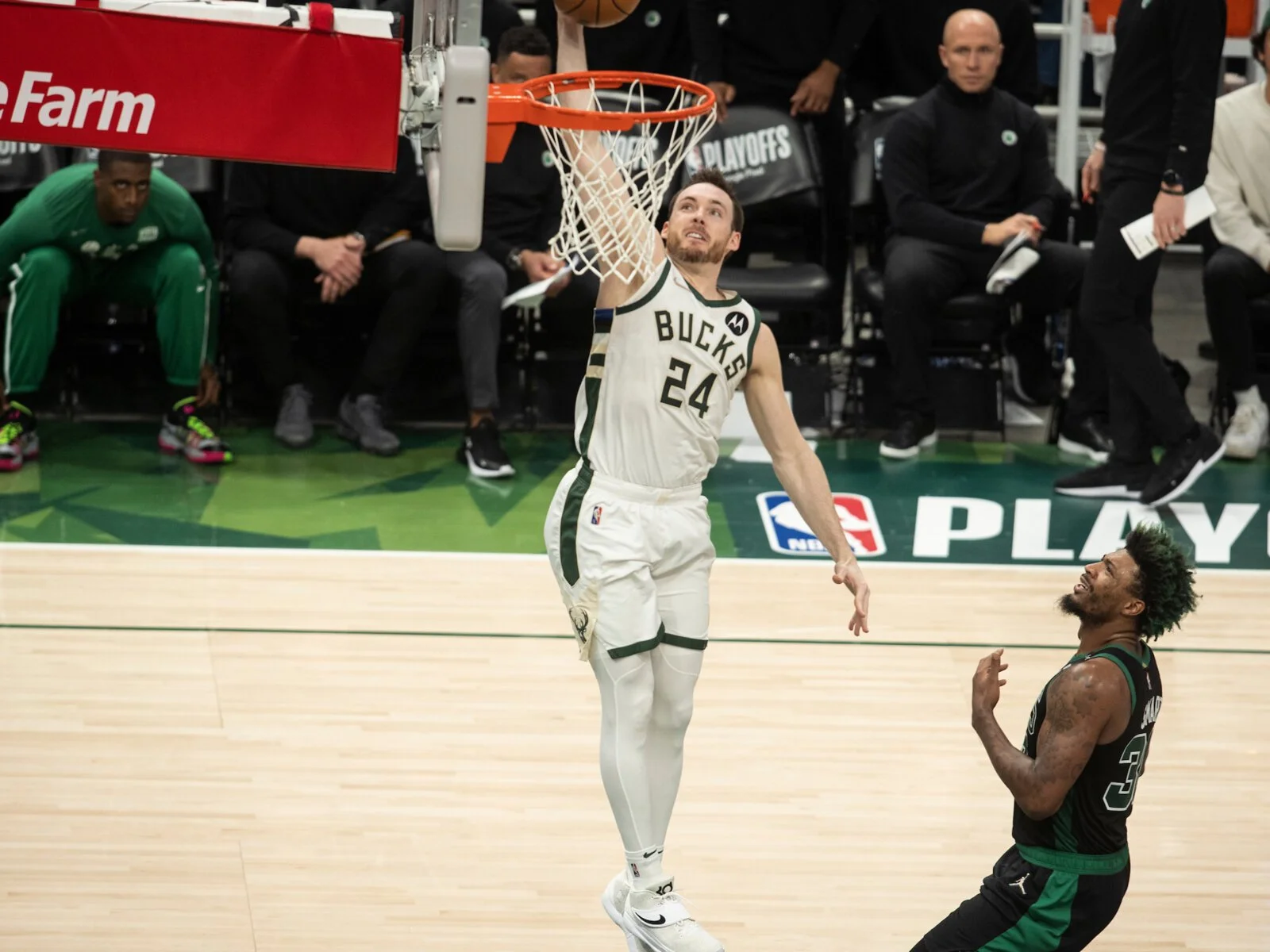Bucks' Pat Connaughton to receive 2024 Vince Lombardi Award of Excellence