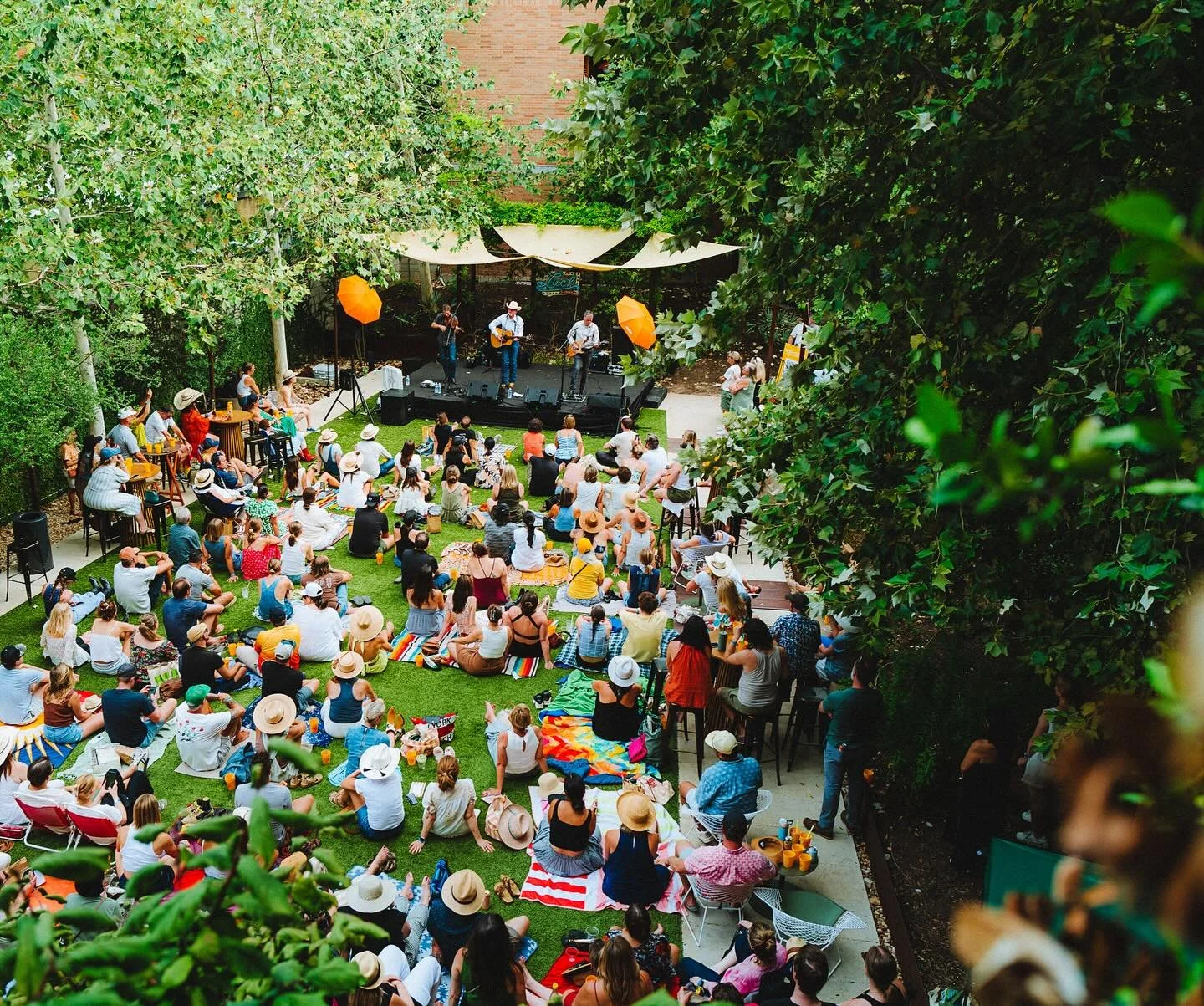On August 17, 2025, a group of legendary Texans came together at Hotel Magdalena in Austin to raise funds for those in Kerr County impacted by the July floods. With performances from @lyle_lovett, @los.lonely.boys and @angl.whte, all artists to whom 