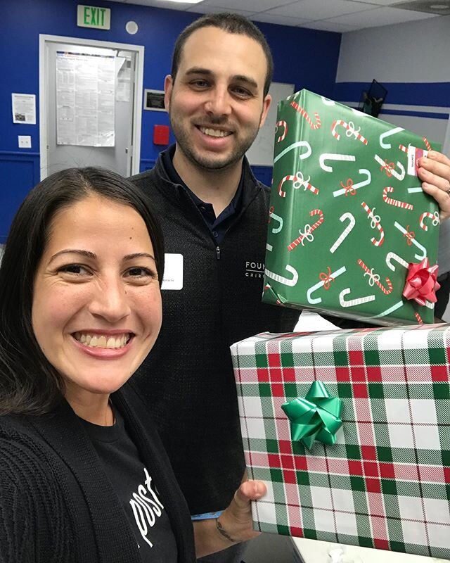 Another year of being Santa&rsquo;s Helpers! Last night we wrapped donated gifts at The Boys and Girls Club. It&rsquo;s always a good time when giving back 💙
#tistheseason #santashelpers #giftwrapping #foundationchiropractic #gotposture #carlsbad #c