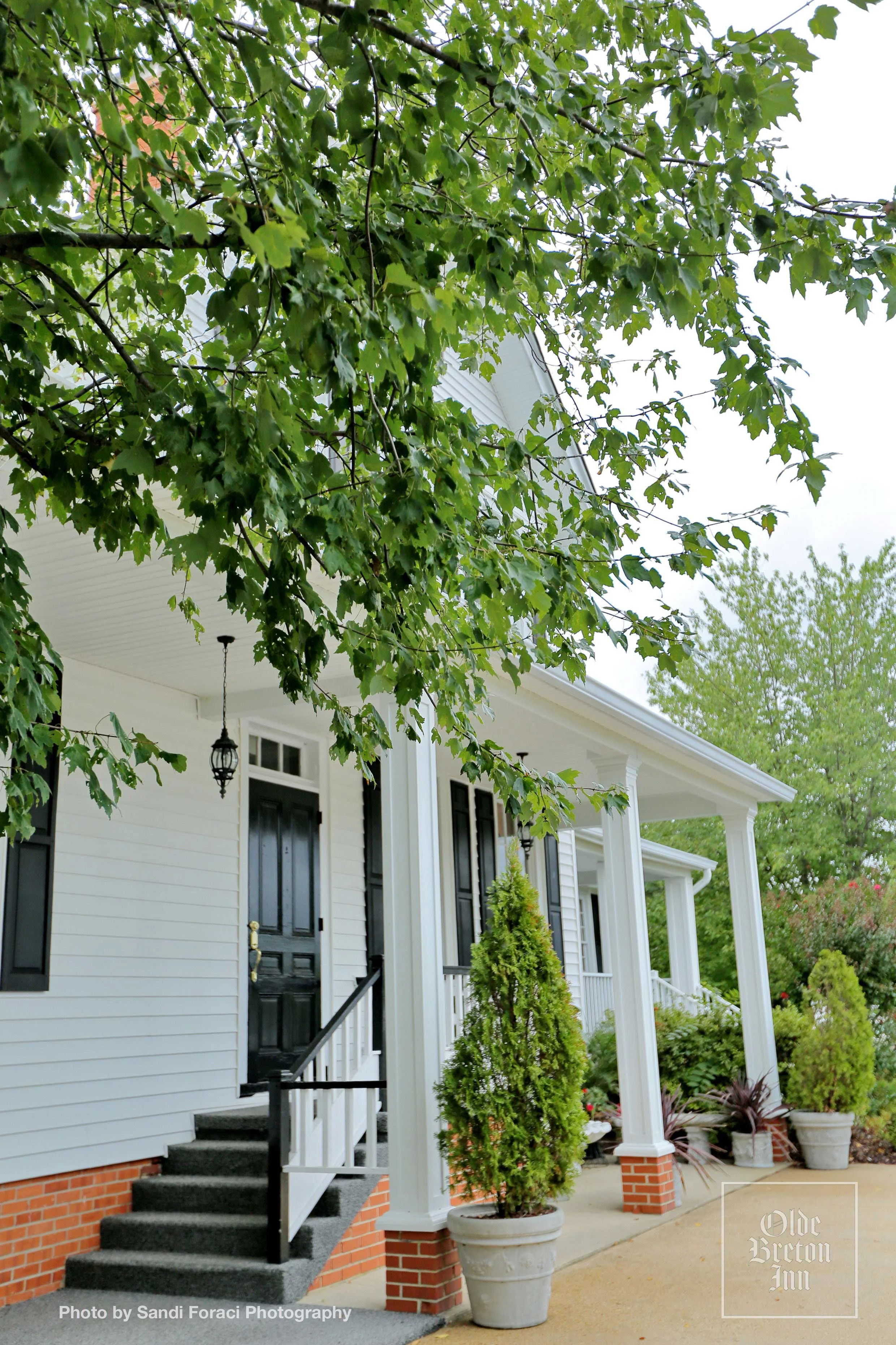 Olde_Breton_Inn_Front_Side_View_SandiForaci.jpg