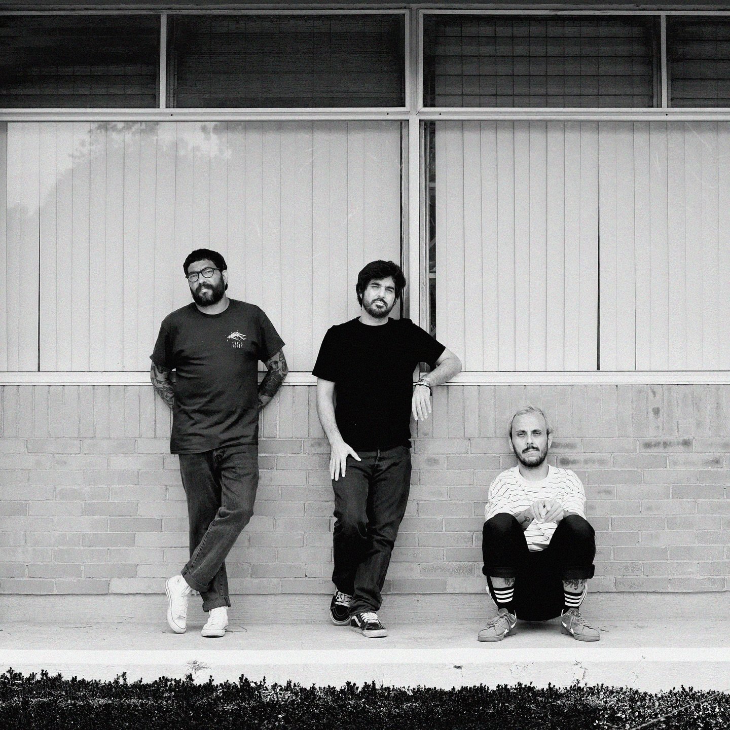 P&eacute;rdidas Variables, the new album by Mexico City post-hardcore dynamo @joliettemx, is out today on @persistentvisionrecords. 

A pillar of the Mexican scene, the quartet takes the urgency of screamo and laces it with brooding, post-metal grand