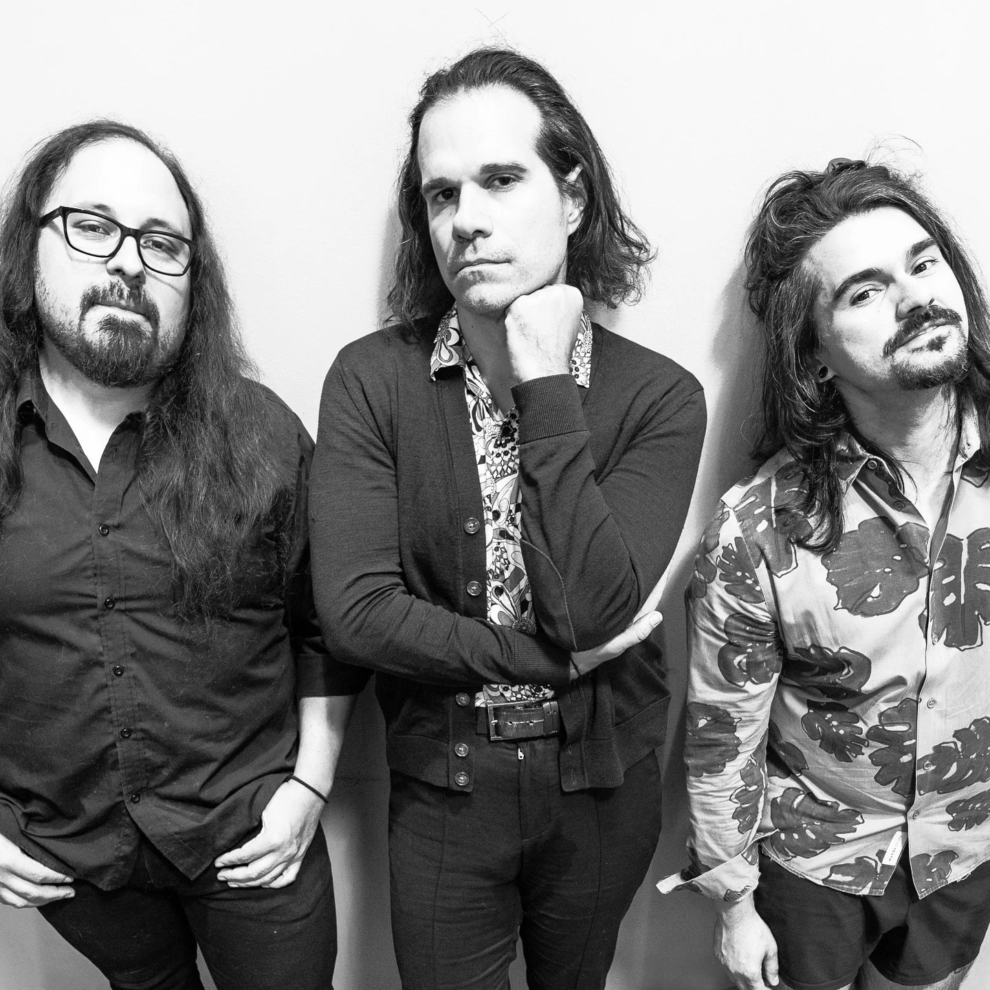Head over to @decibelmagazine now for the premiere of &ldquo;Poster Boys (Live),&rdquo; the new live track and accompanying video from Chicago nu-roll unit @thesomethingiswaitingband, plus an interview with frontman Eddie Gobbo!

Decibel reports: &ld