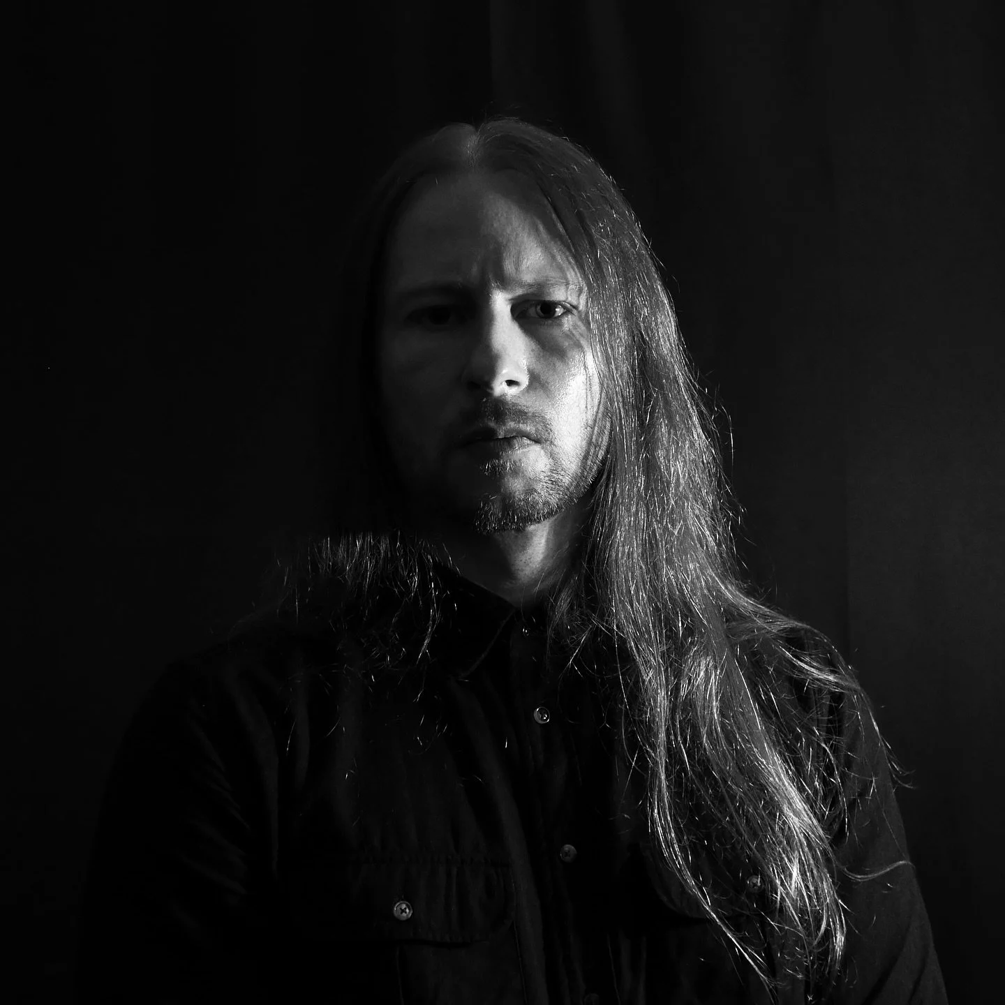 From New York City, veteran guitarist/vocalist Garett Bussanick announces his new solo endeavor, Sire Languish.

The debut EP, Pull to God, will be released December 5th via Spring Effete.

The EP was recorded and mixed by Ryan Jones at Growlhouse St