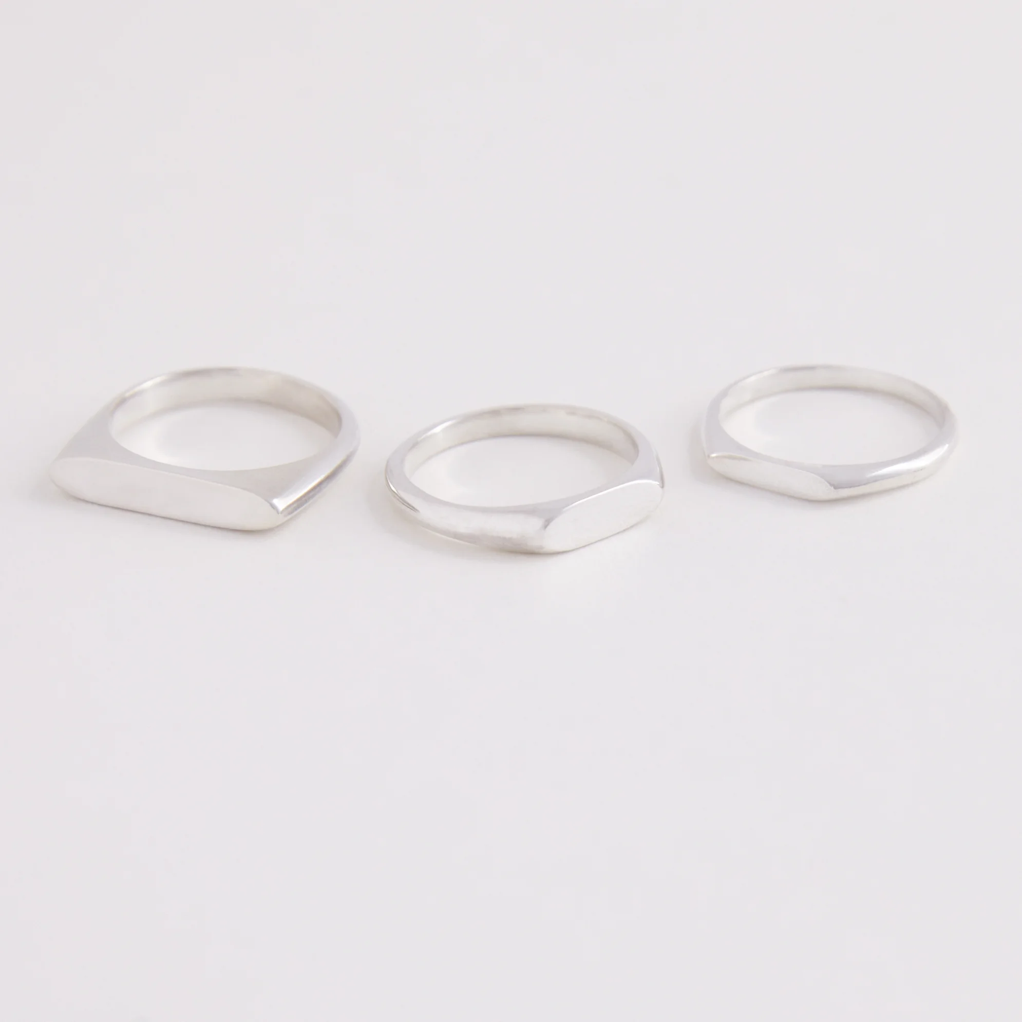 LadoALado_1112_ring_signetsilversoft.jpg