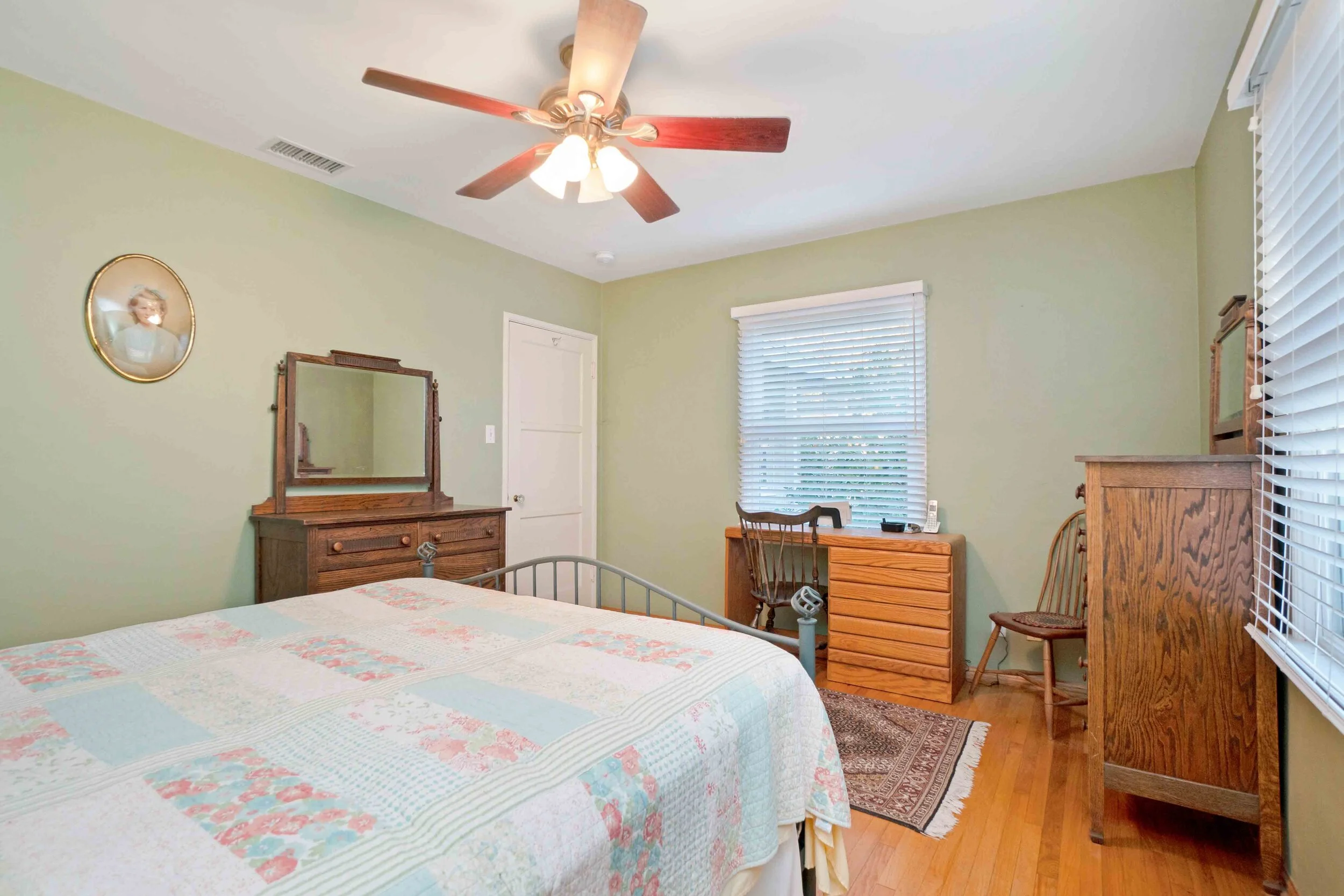 9819-Sunland-Blvd-Web-33.jpg