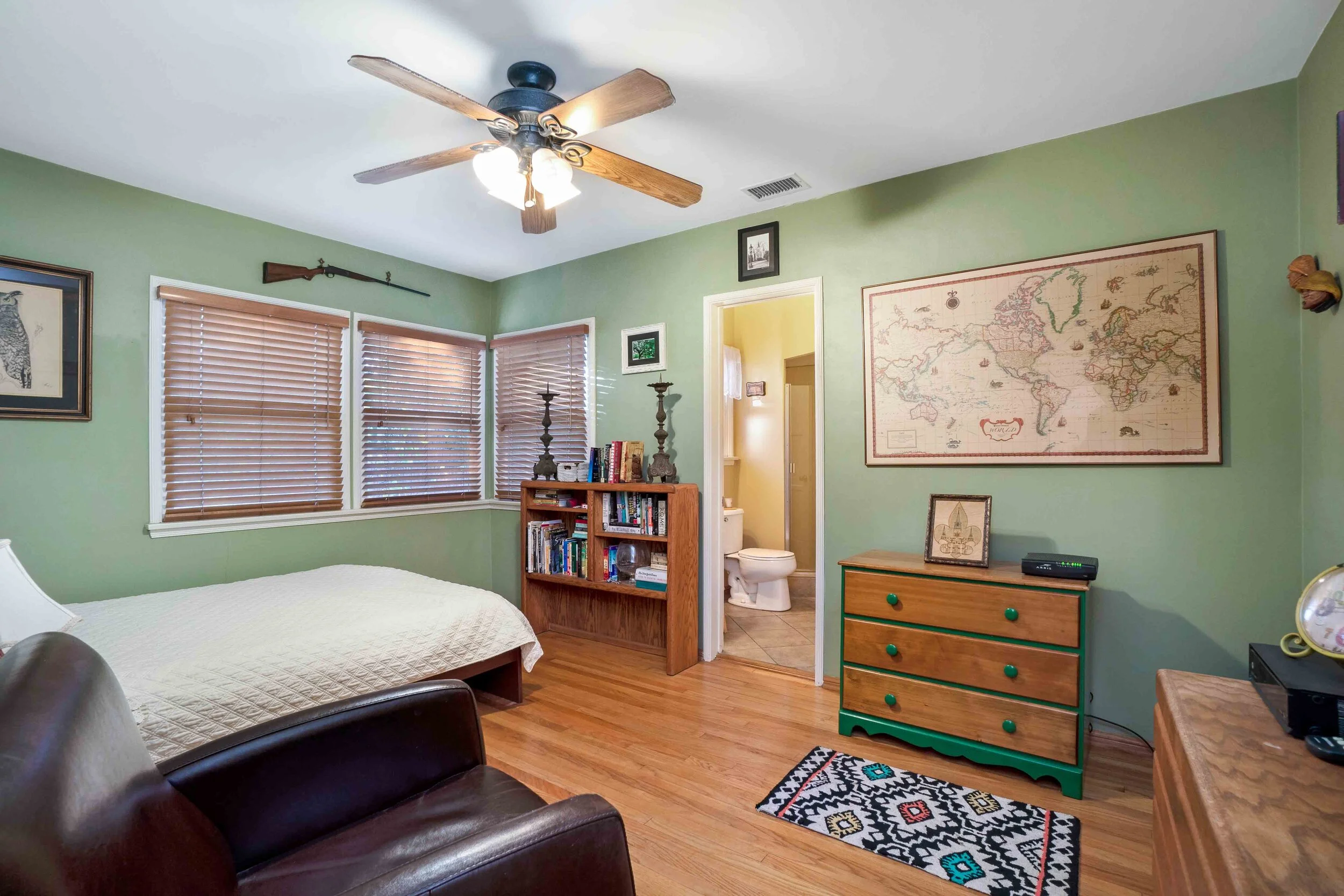 9819-Sunland-Blvd-Web-42.jpg